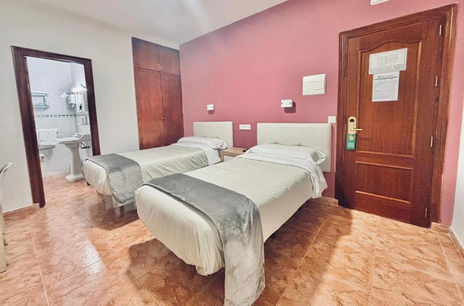 Photo of the whole room, Bed in Pensión Rocamar