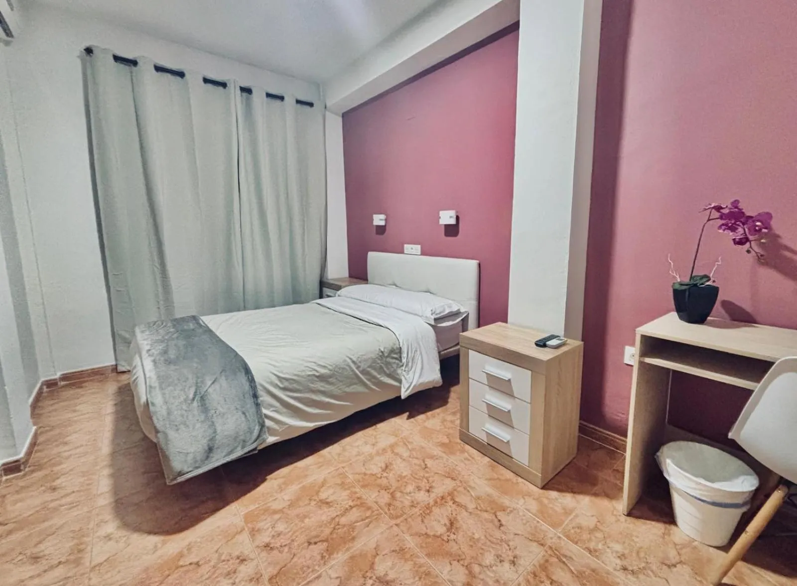 Photo of the whole room, Bed in Pensión Rocamar