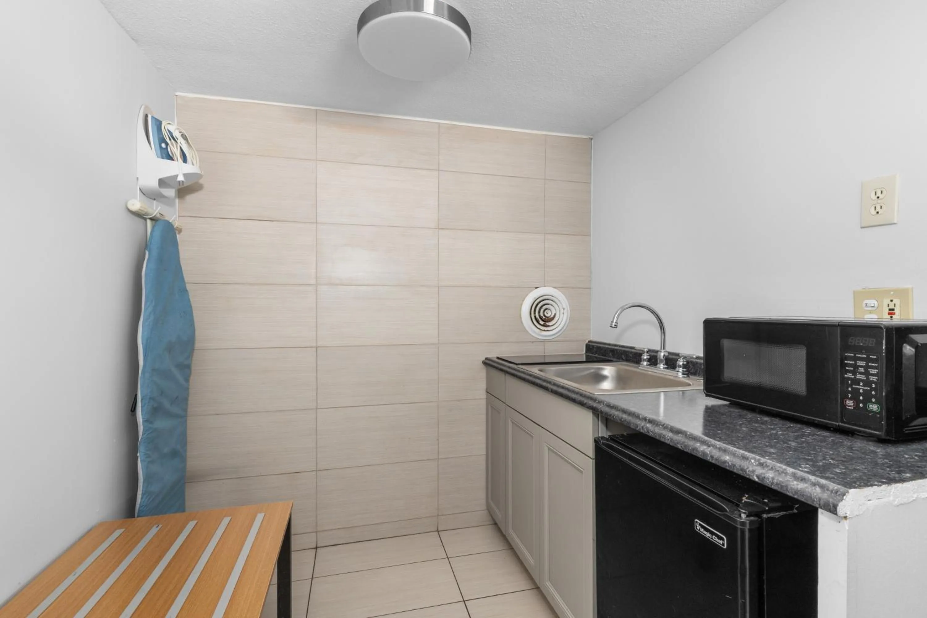 Kitchen or kitchenette in Atlantic Inn