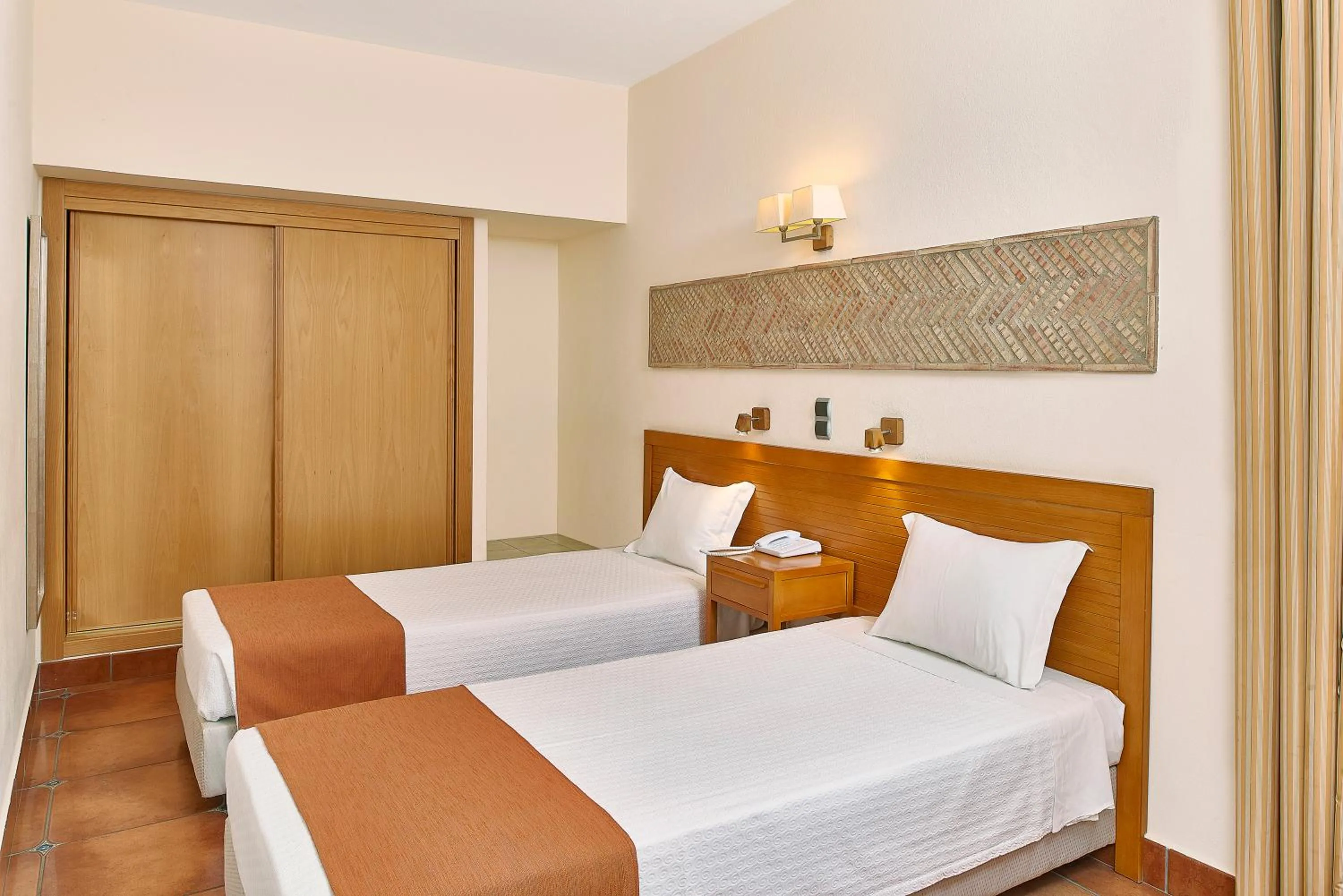 Bed in Oceanus Aparthotel