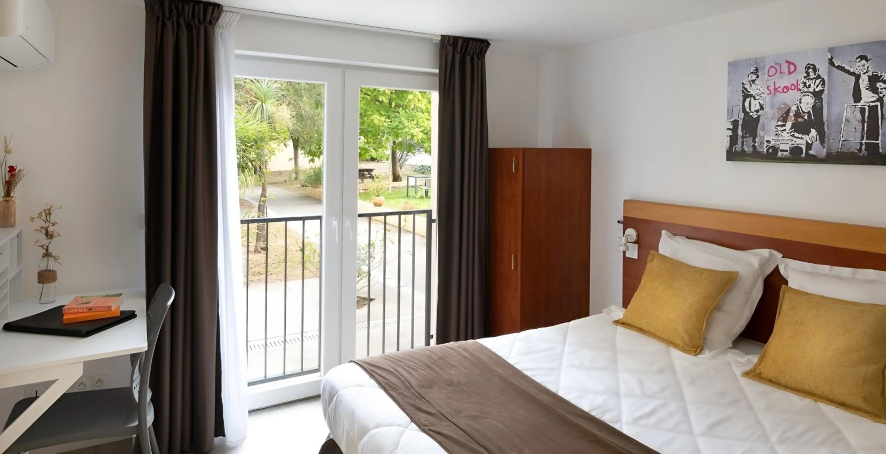 Bed in Appart Hotel Corte HR