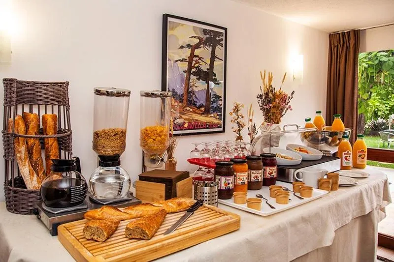 Food and drinks in Appart Hotel Corte HR