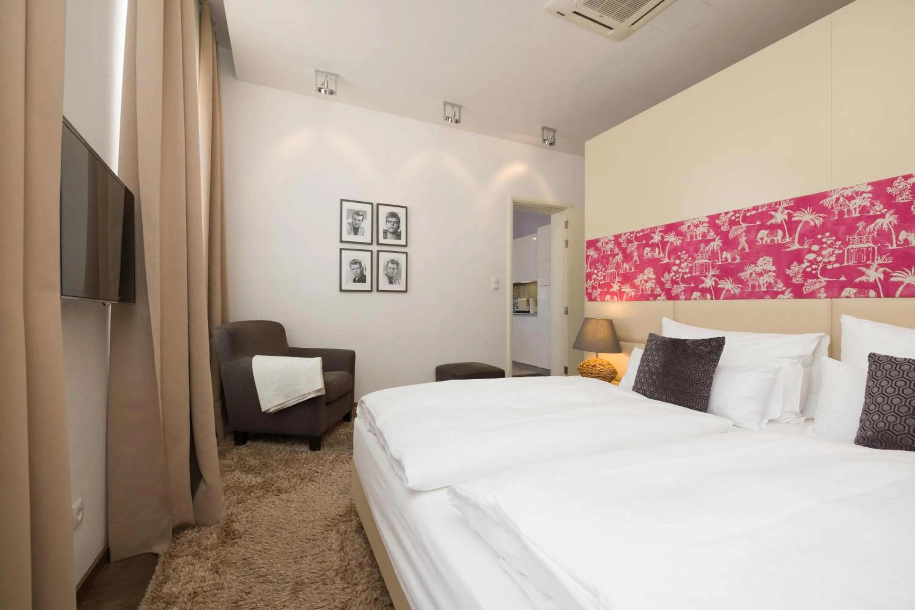 Bed in RAFAEL KAISER - Premium Apartments - Contactless Check-In