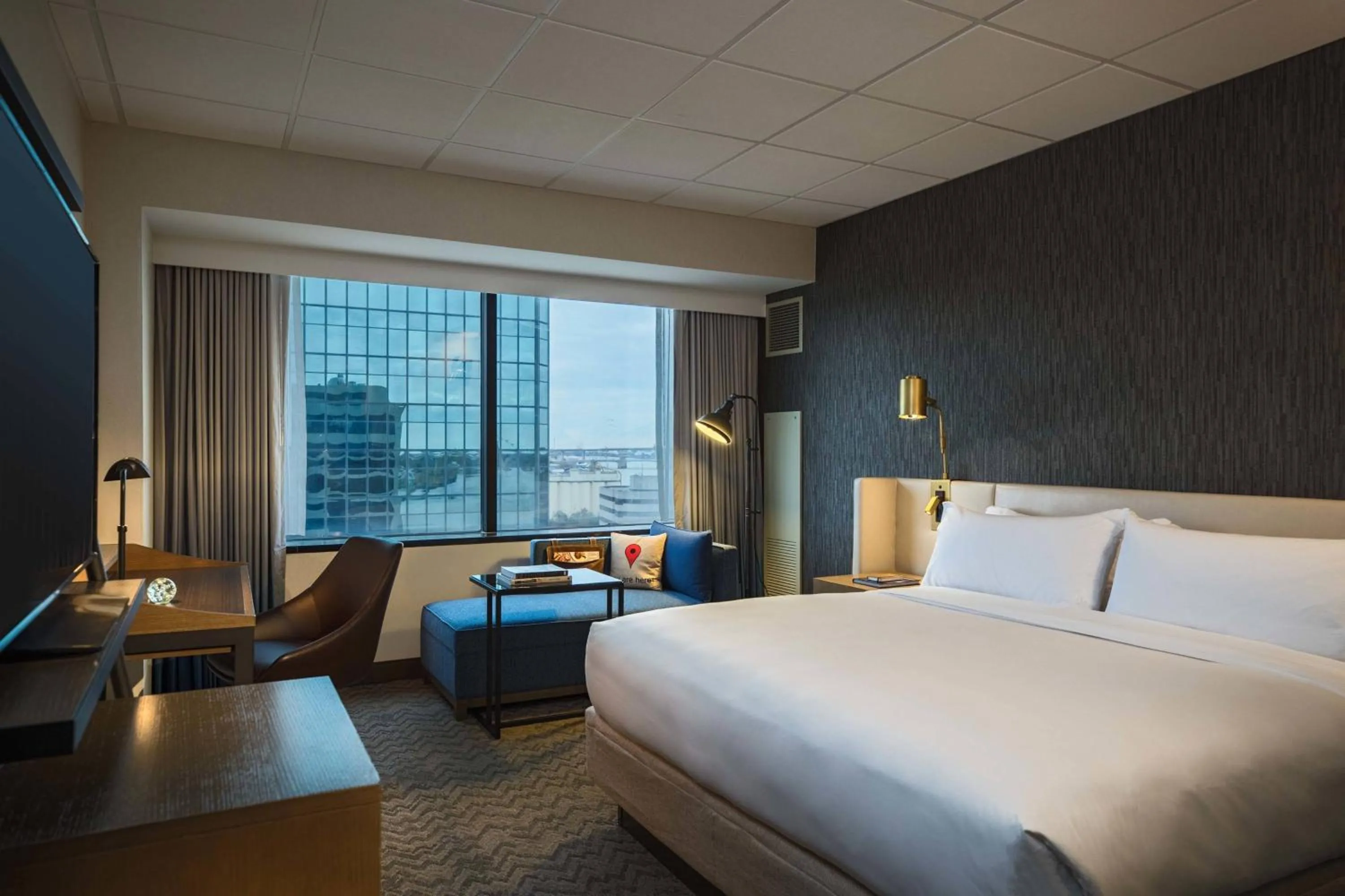 Photo of the whole room, Bed in Renaissance Toledo Downtown Hotel