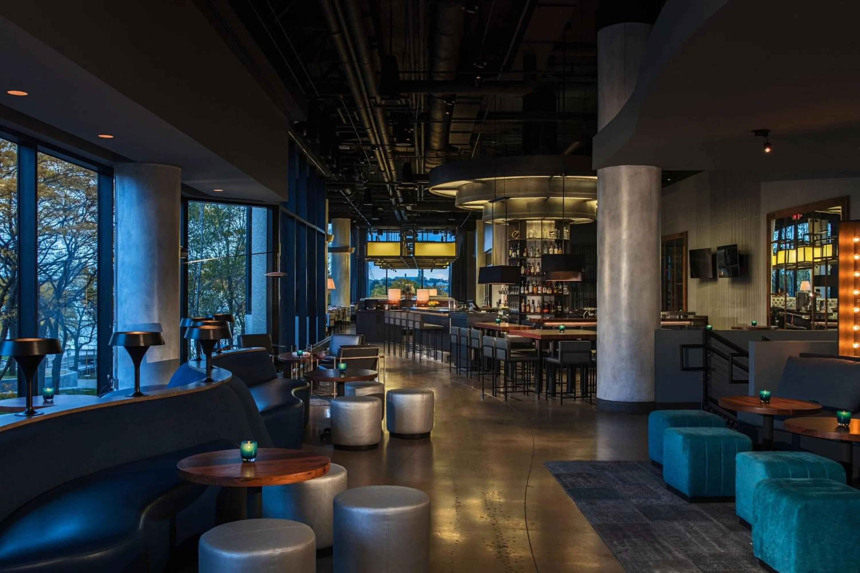 Lounge or bar in Renaissance Toledo Downtown Hotel