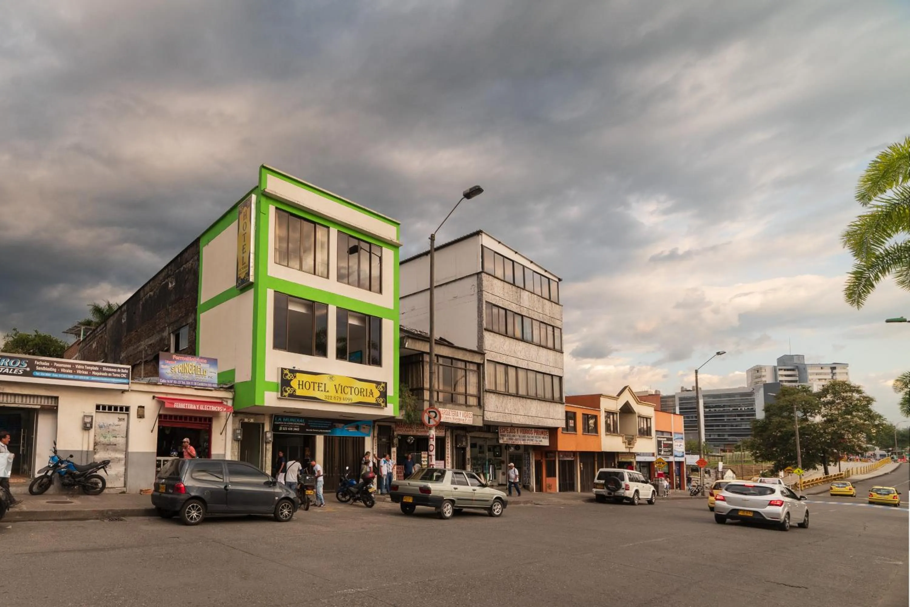 Property building in Ayenda 1122 Victoria