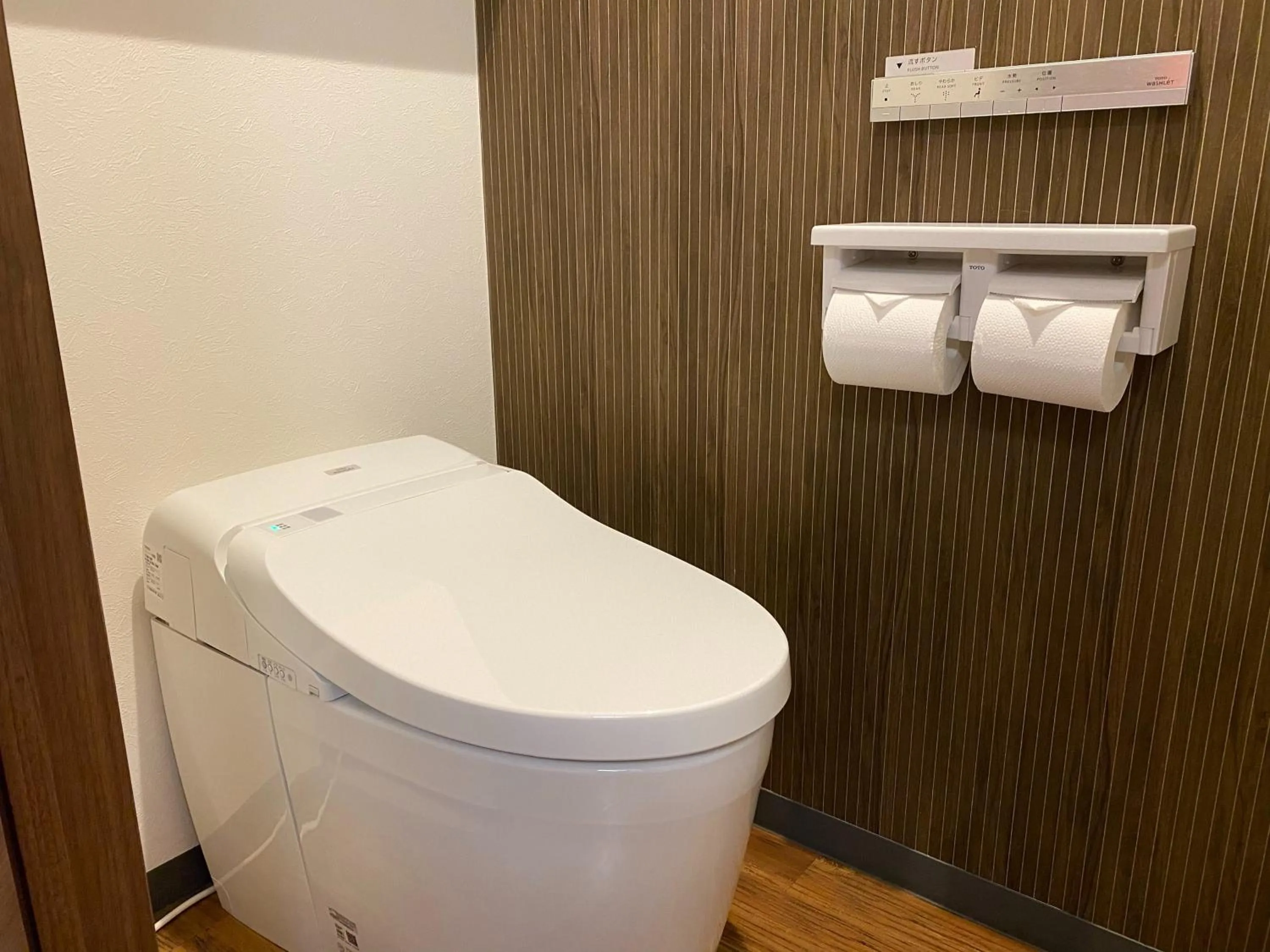 Toilet in Rinken's Hotel