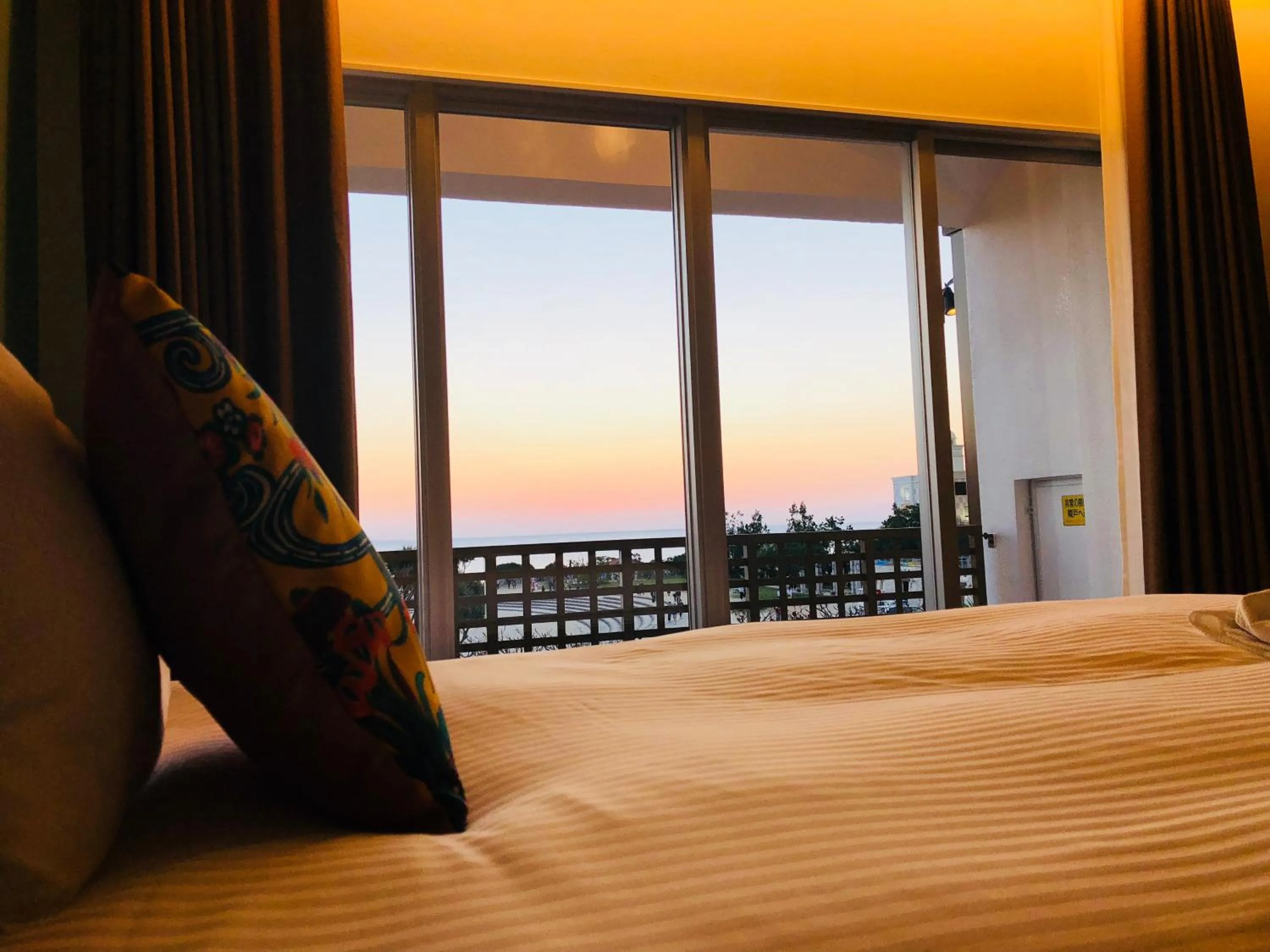 View (from property/room), Bed in Rinken's Hotel