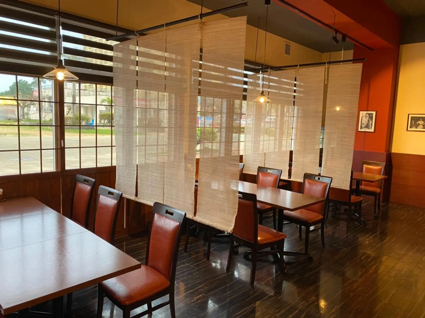 Restaurant/places to eat in Rinken's Hotel