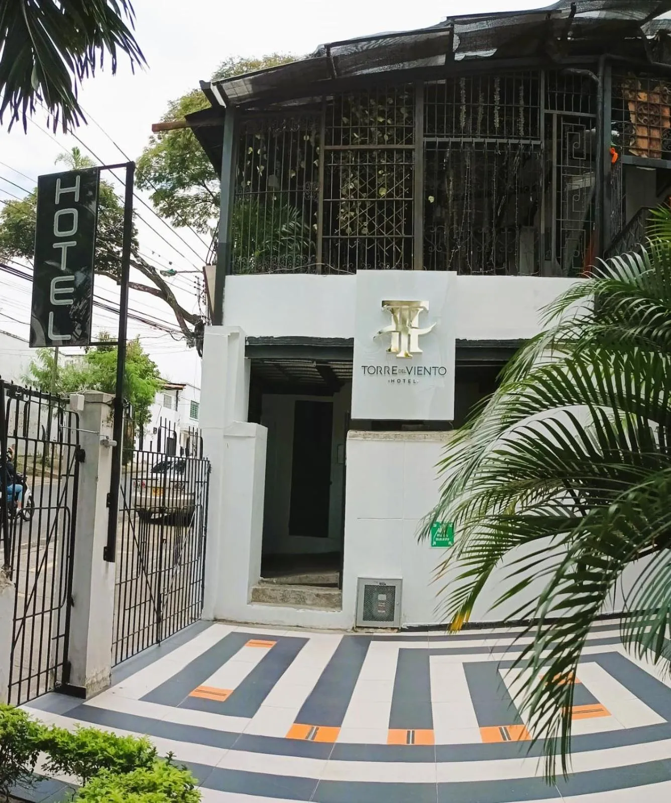 Facade/entrance in Hotel Torre del Viento cali
