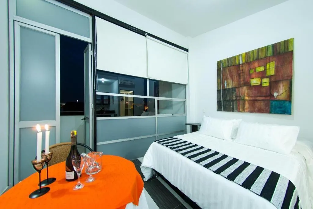 Photo of the whole room, Bed in Hotel Torre del Viento cali