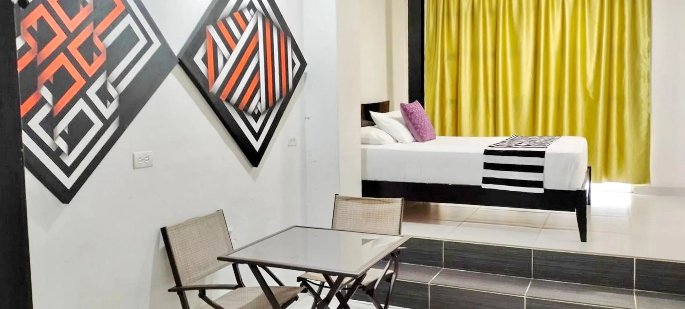 Photo of the whole room in Hotel Torre del Viento cali