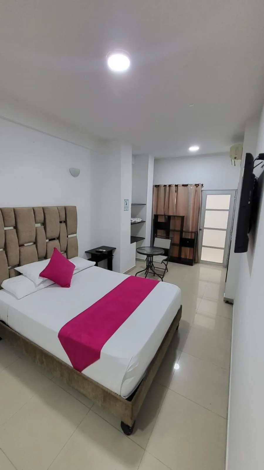 Bed in Hotel Torre del Viento cali