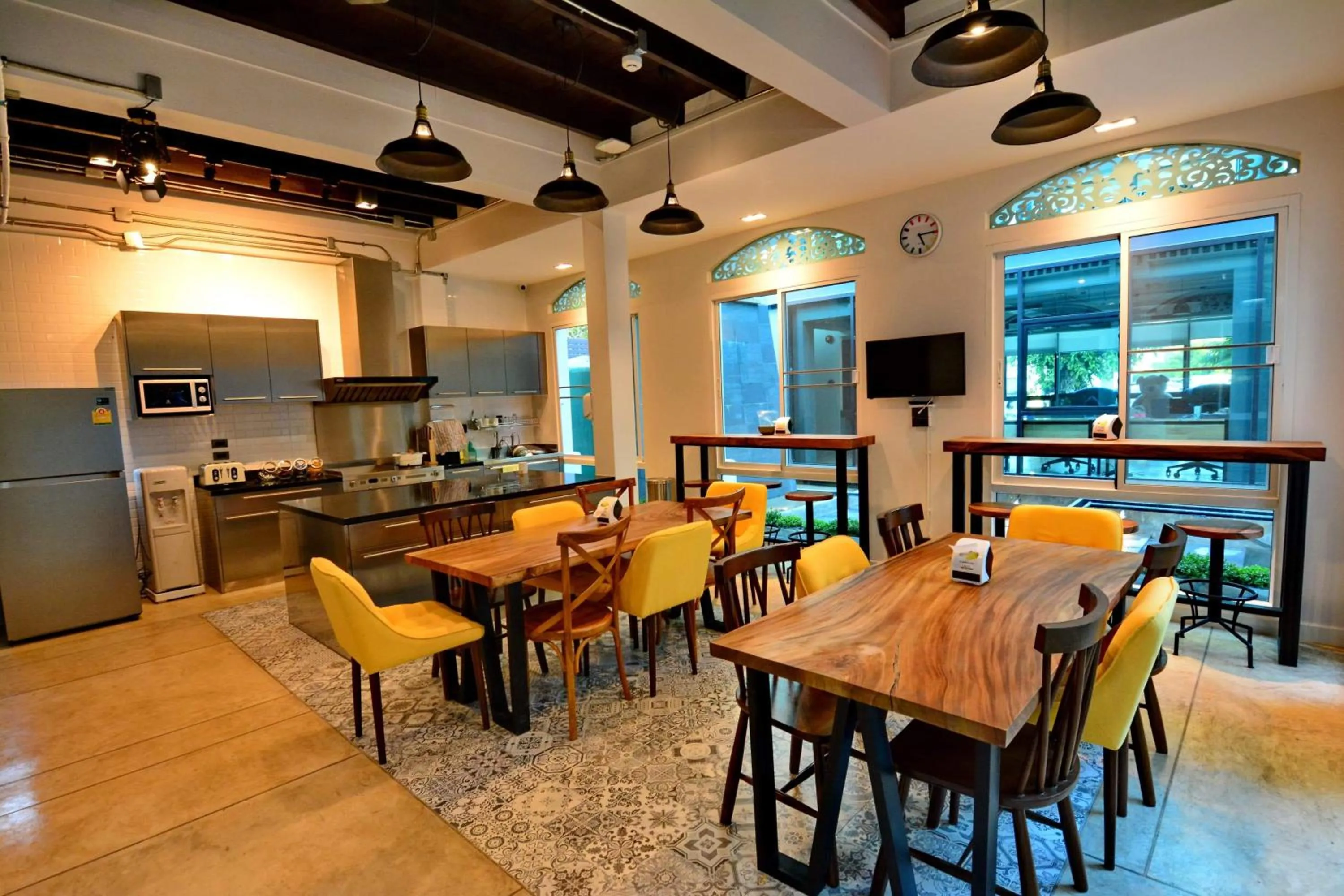 Communal kitchen in Lana Beds & Space