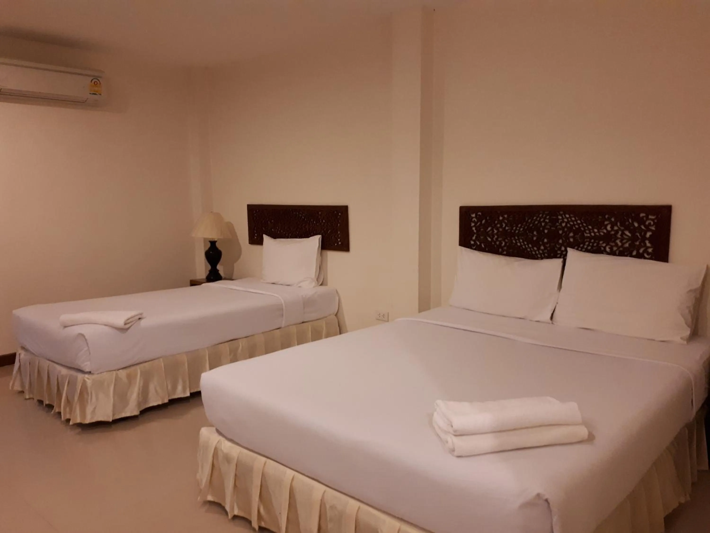 Bed in Nathon Residence Hotelโรงเเรมหน้าทอนเรสซิเด้นท์