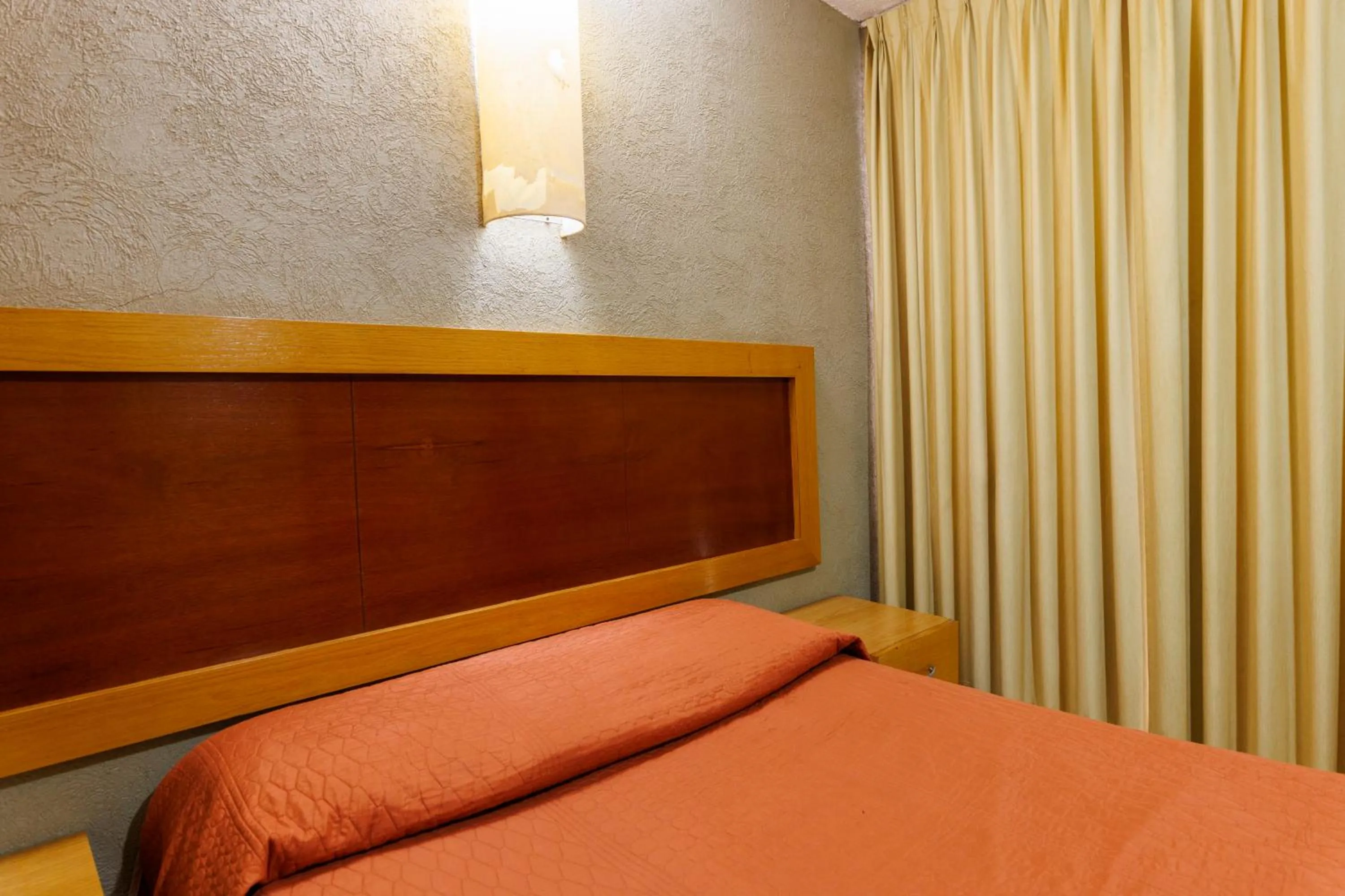 Bed in Hotel Qualitel Centro Histórico