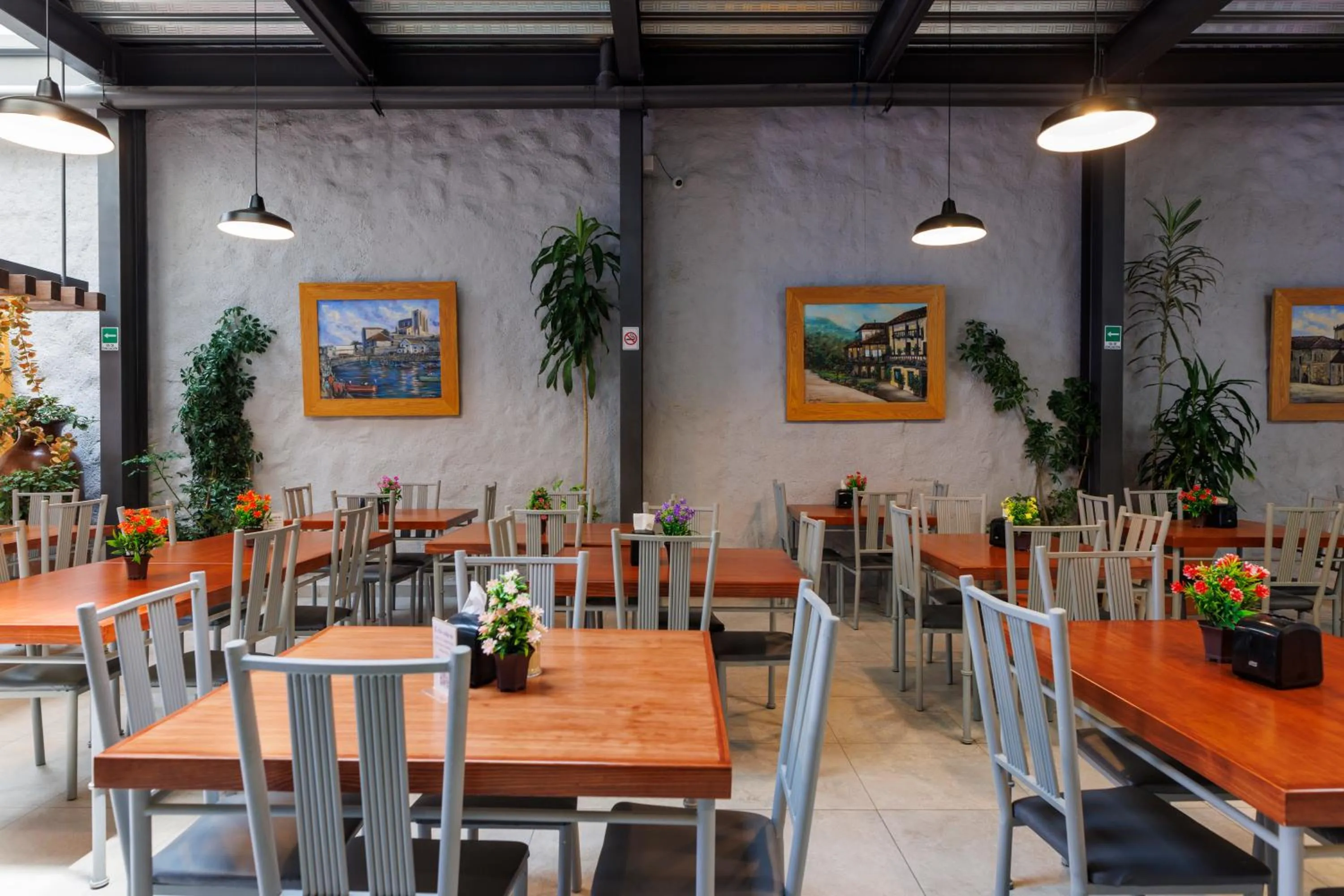 Restaurant/places to eat in Hotel Qualitel Plus