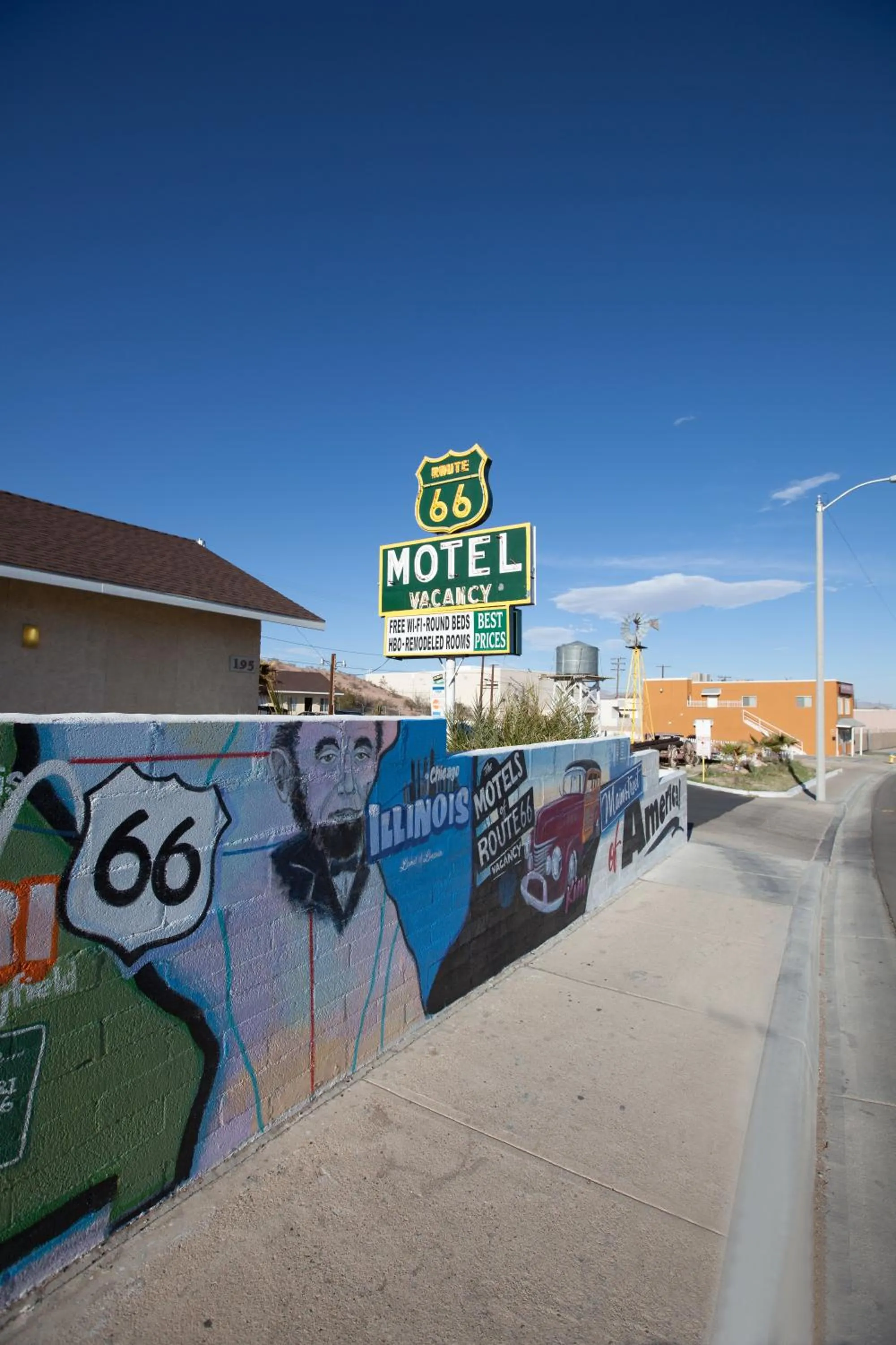 Facade/entrance in Route 66 Motel