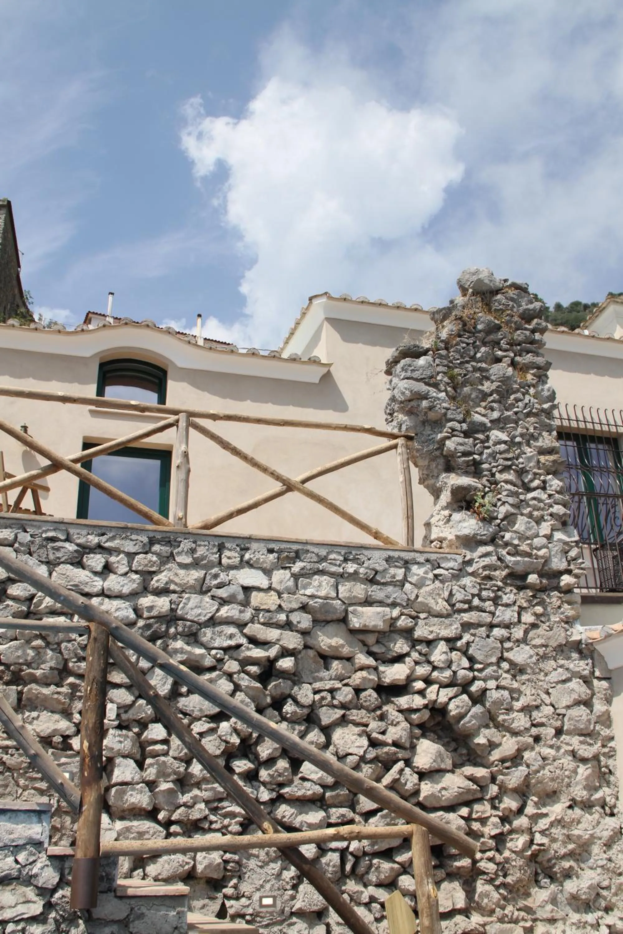 Property building in Villa Amì