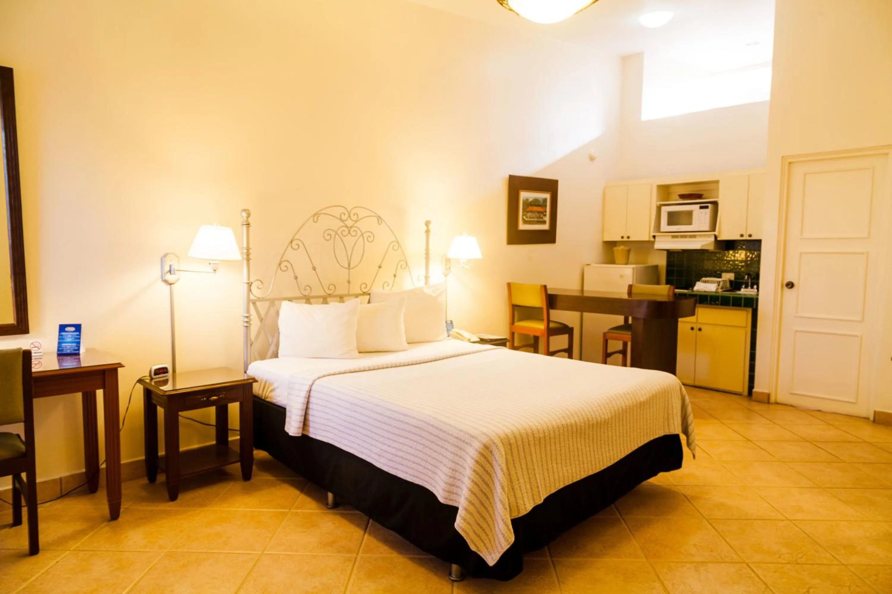 Bedroom, Bed in Hotel El Almendro