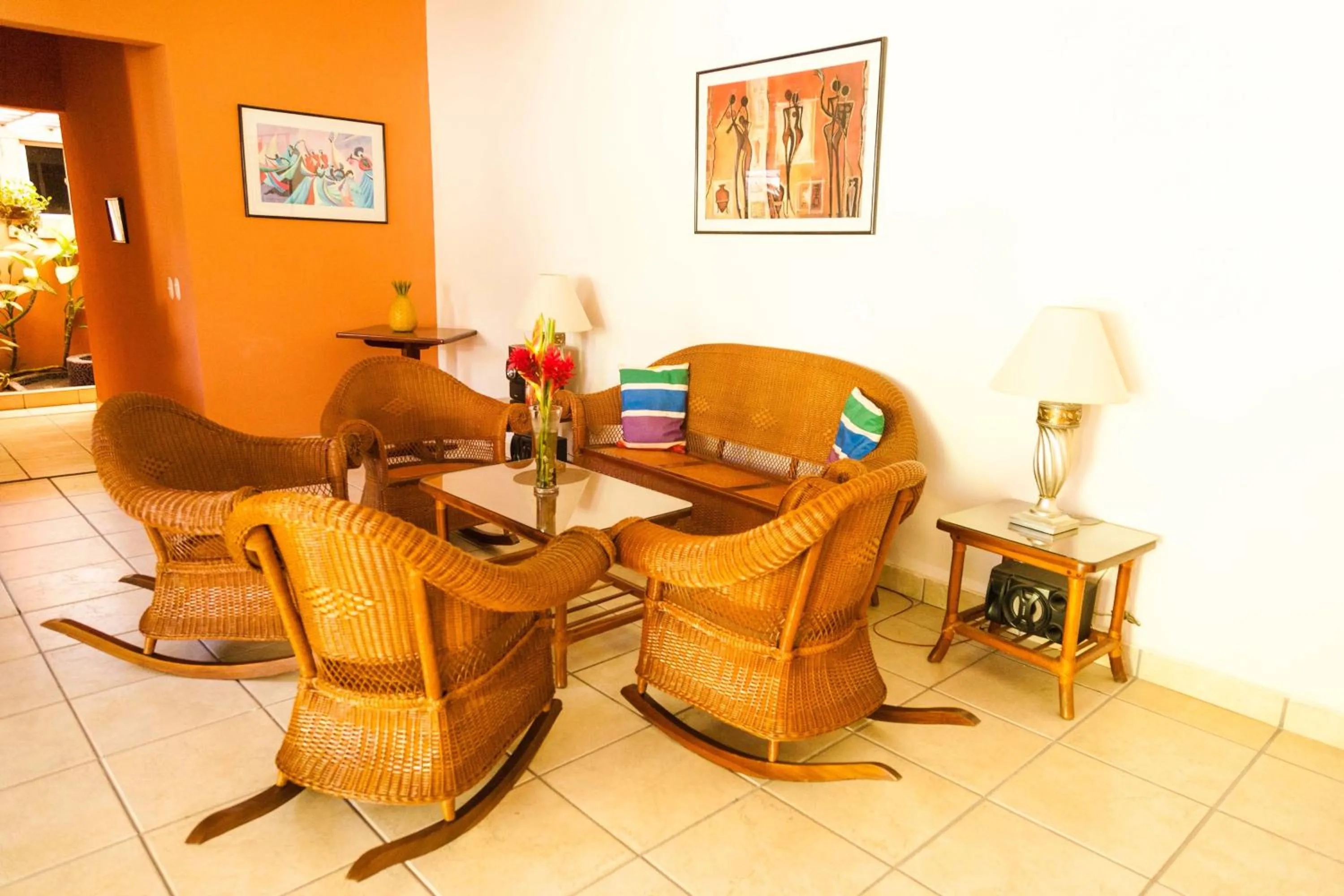 Communal lounge/ TV room in Hotel El Almendro