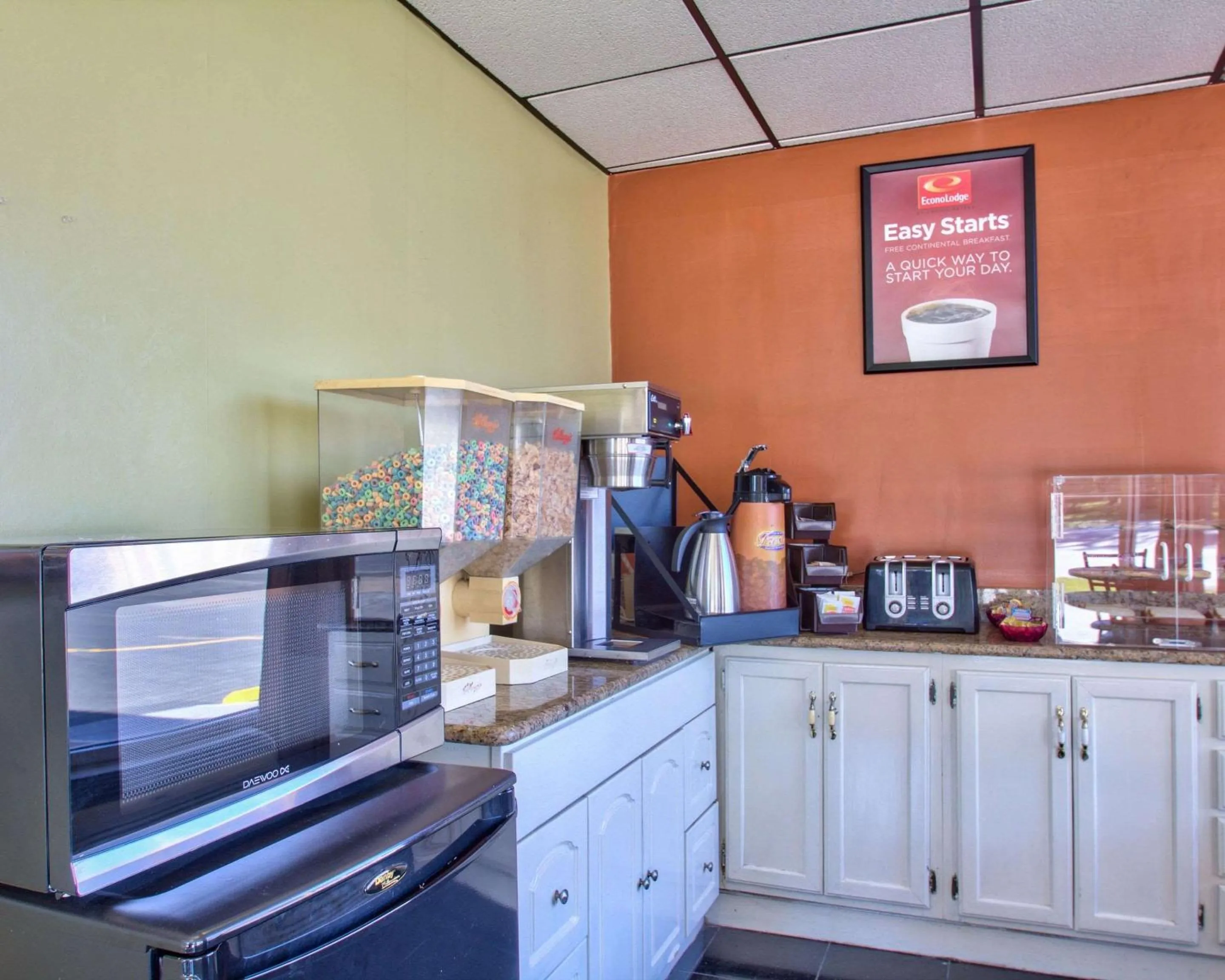 Restaurant/places to eat in Econo Lodge Donalsonville