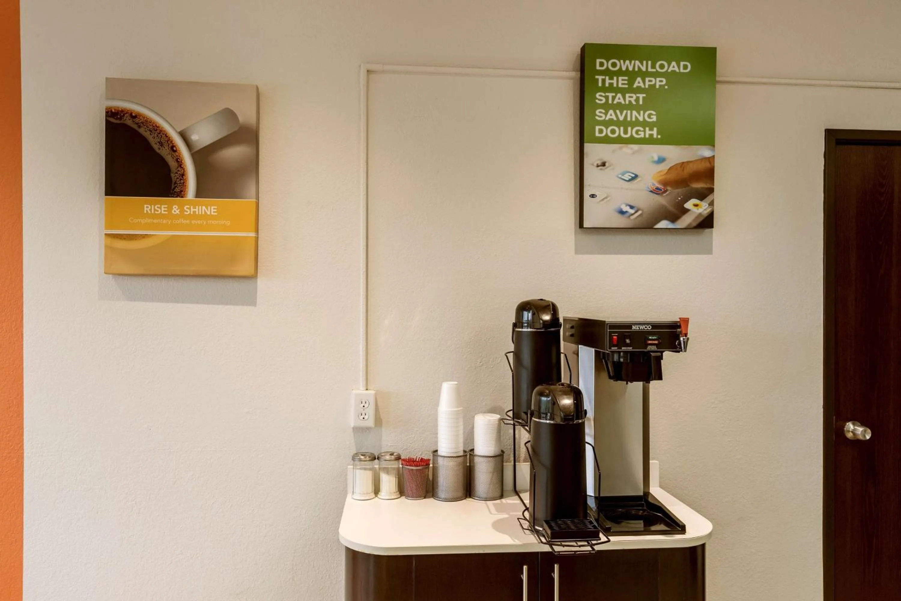 Coffee/tea facilities in Motel 6-Albert Lea, MN