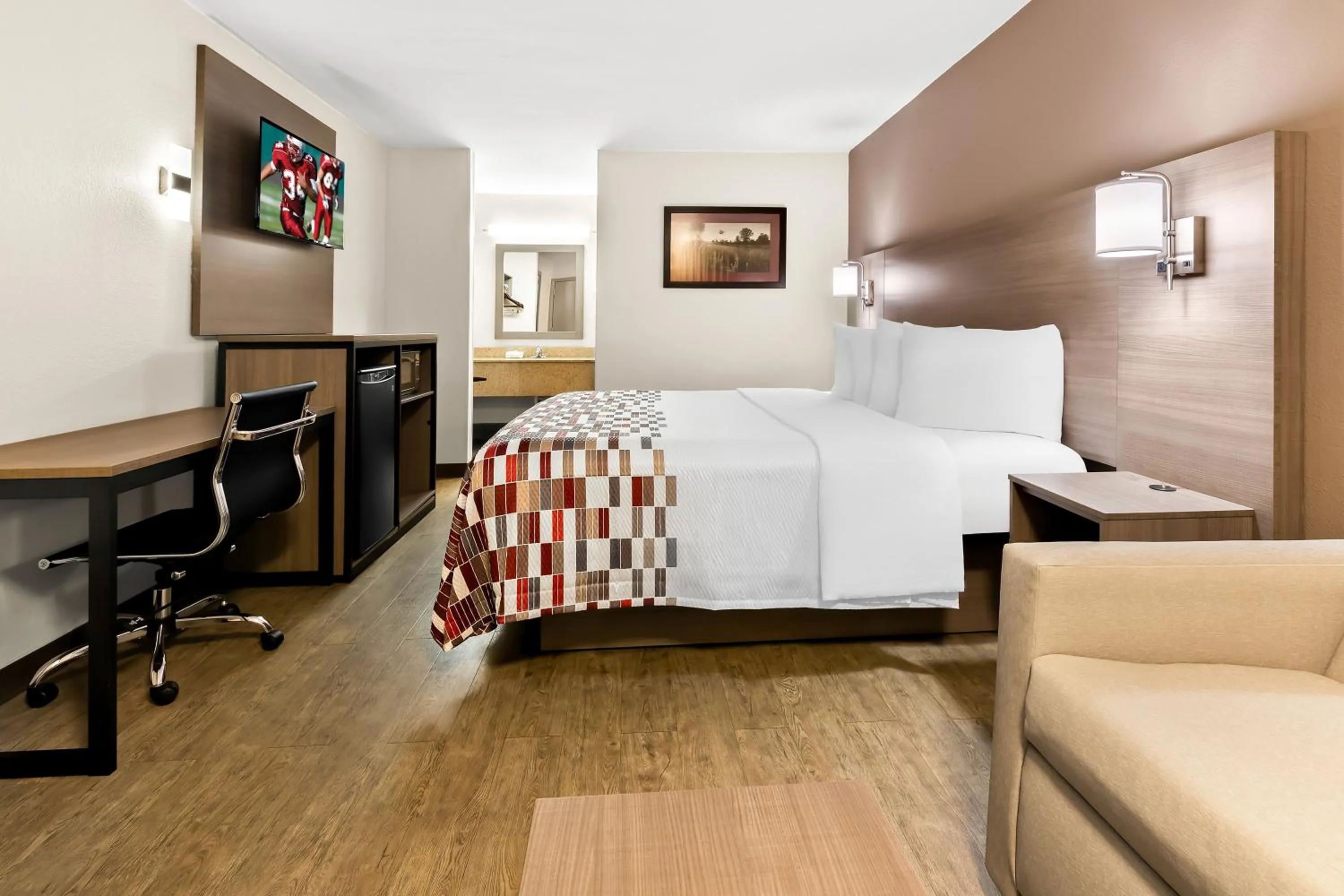 Photo of the whole room, Bed in Red Roof Inn Rock Hill