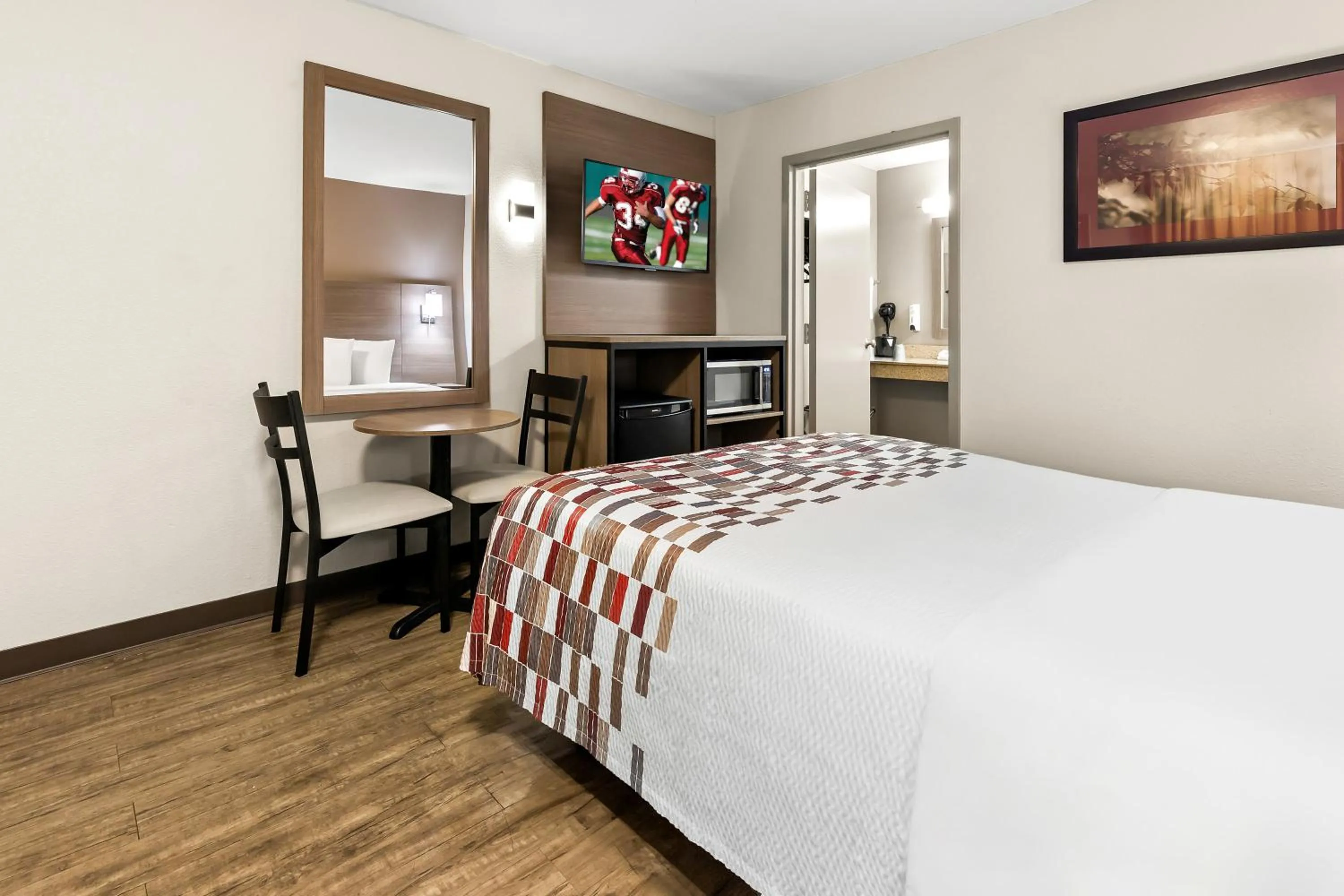 Photo of the whole room, Bed in Red Roof Inn Rock Hill