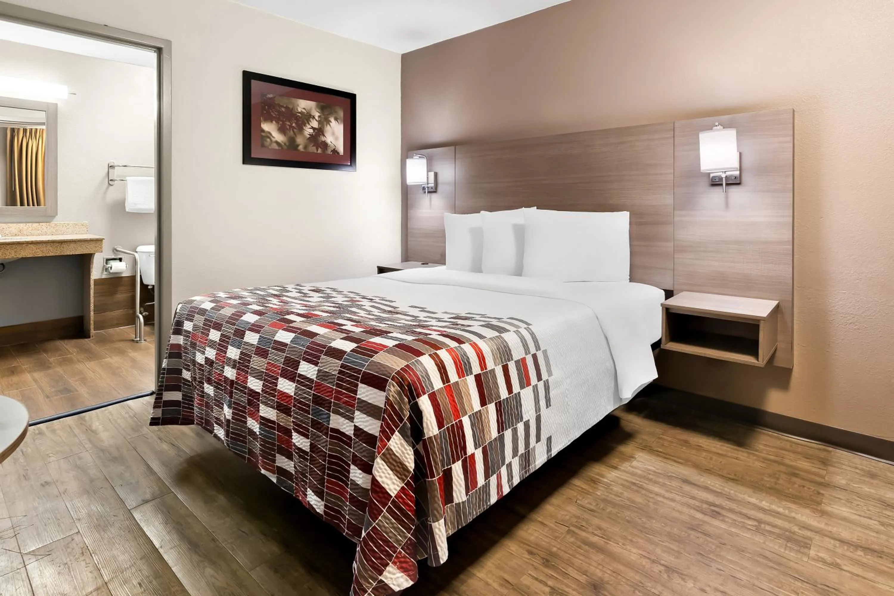 Photo of the whole room, Bed in Red Roof Inn Rock Hill