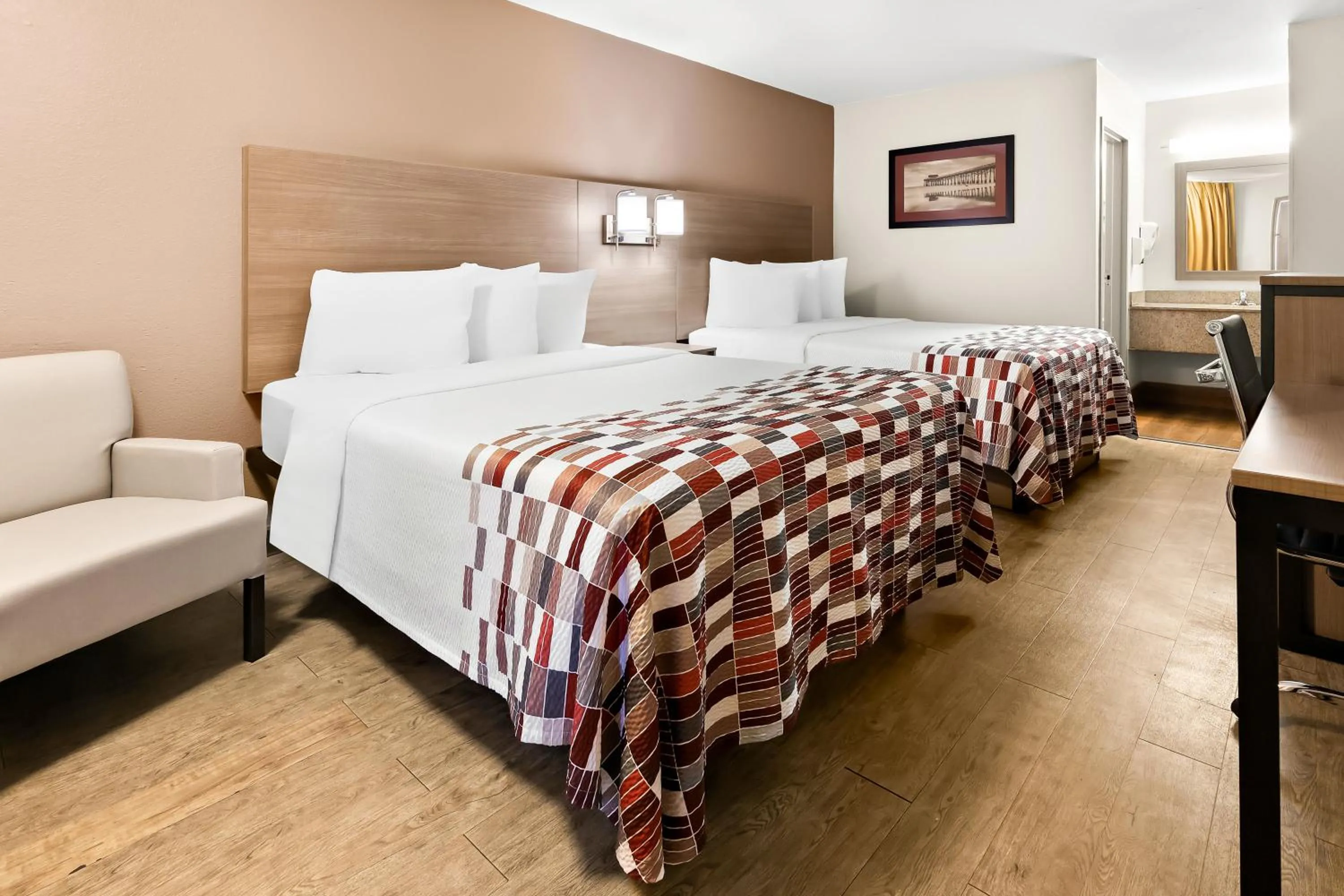 Photo of the whole room, Bed in Red Roof Inn Rock Hill