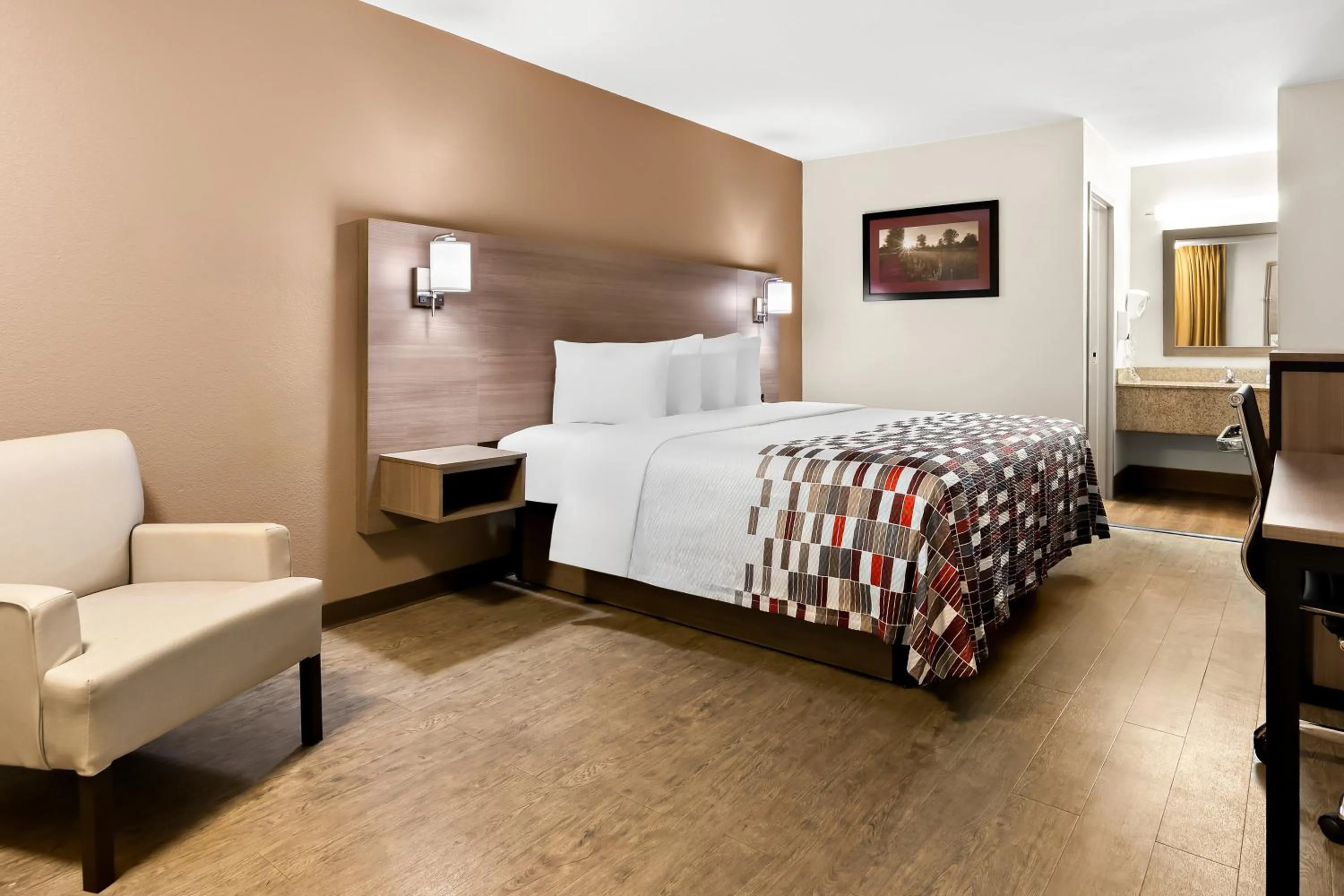 Photo of the whole room, Bed in Red Roof Inn Rock Hill