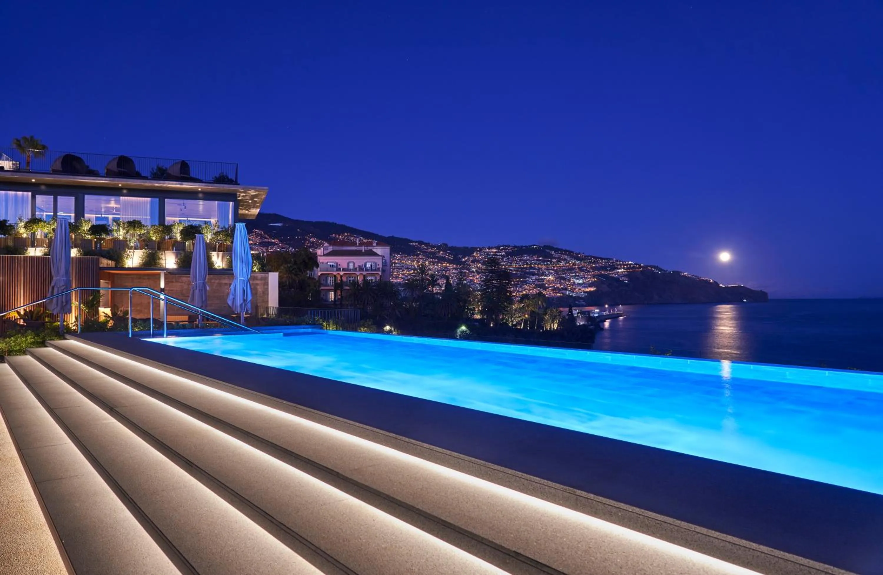 Swimming pool in Les Suites at The Cliff Bay - PortoBay