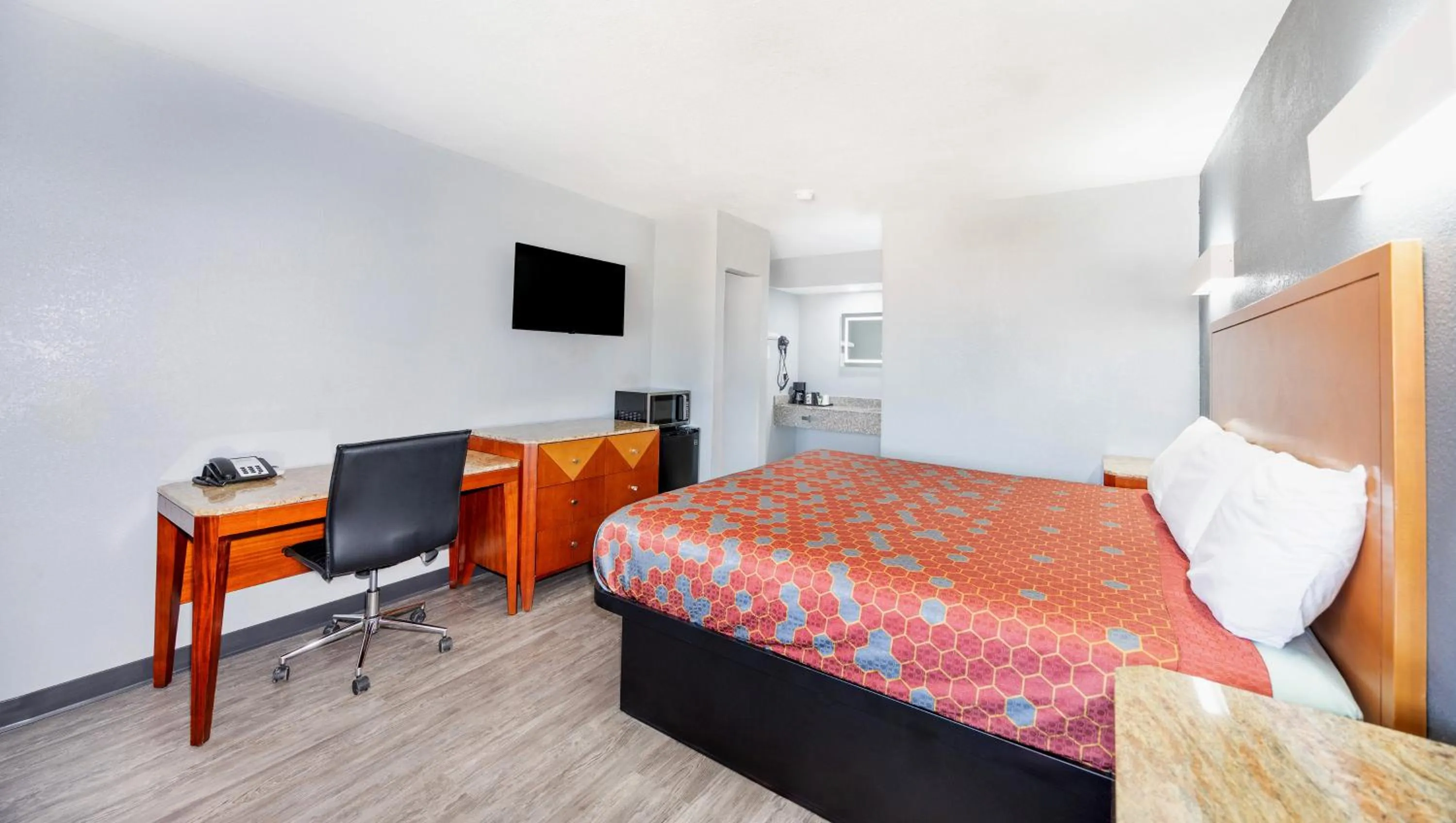 Bedroom, Bed in Executive Inn Hondo