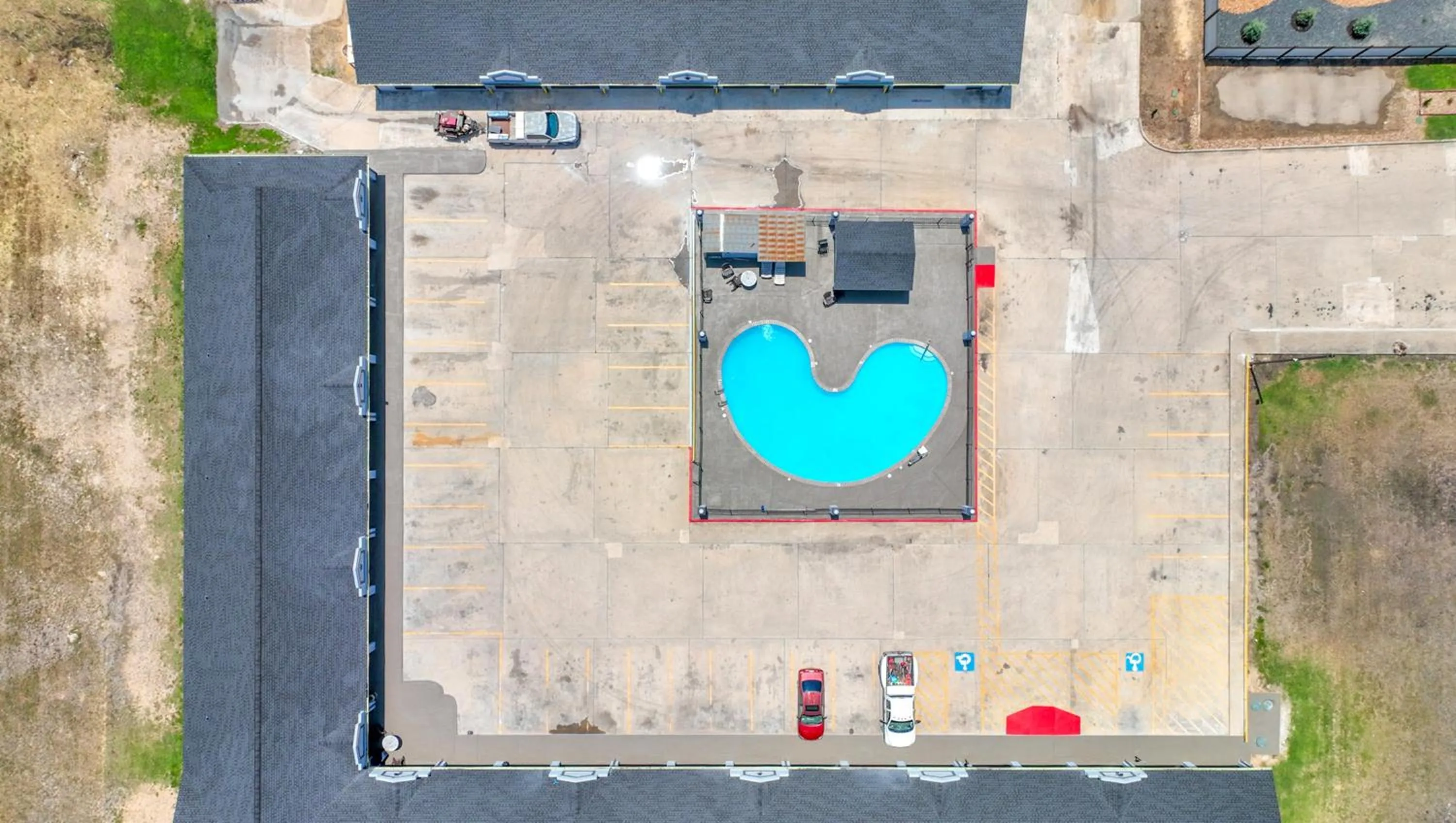 Property building in Executive Inn Hondo