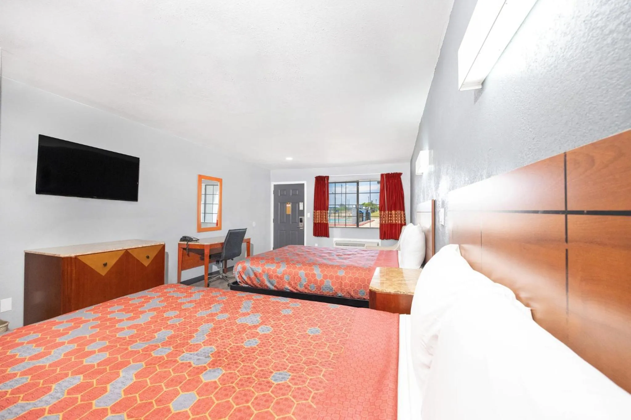 Bedroom, Bed in Executive Inn Hondo