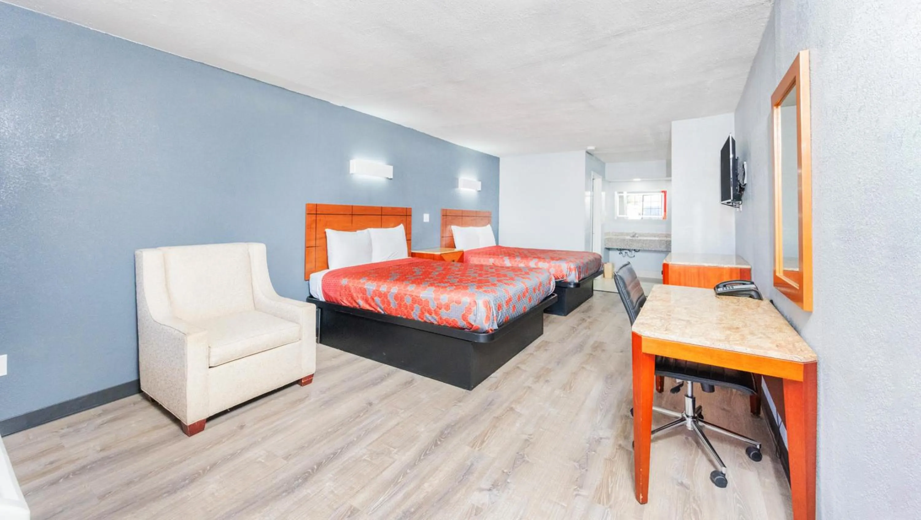 Bedroom, Bed in Executive Inn Hondo