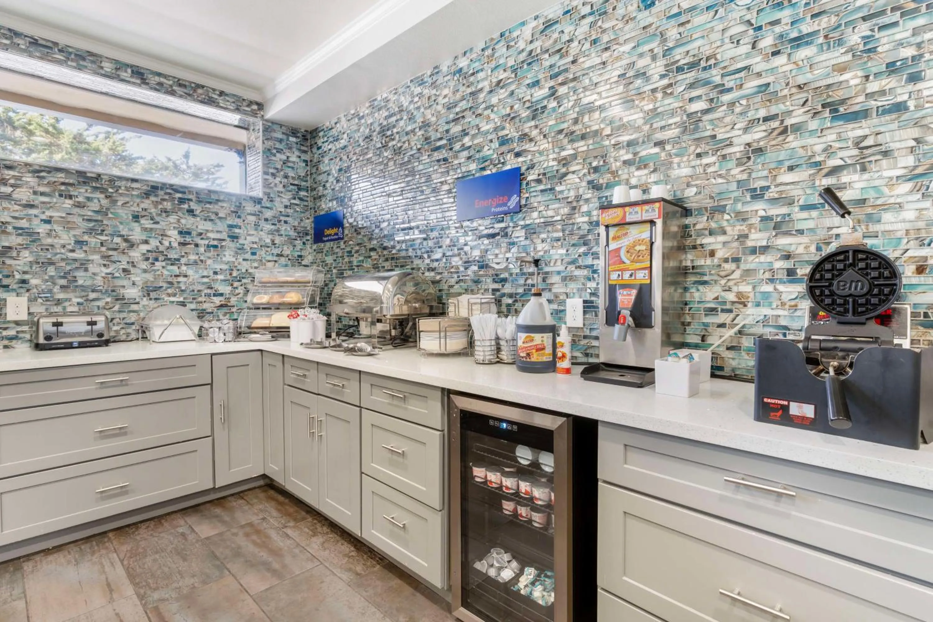 Breakfast in Best Western Marina State Beach