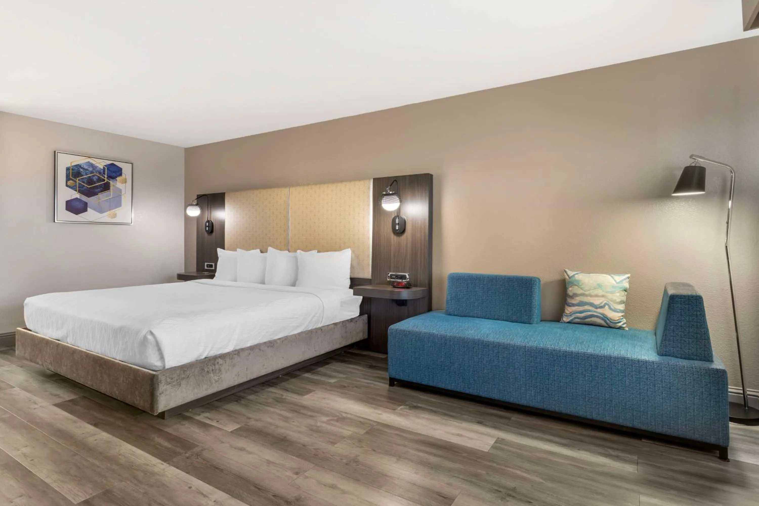 Bedroom in Best Western Marina State Beach