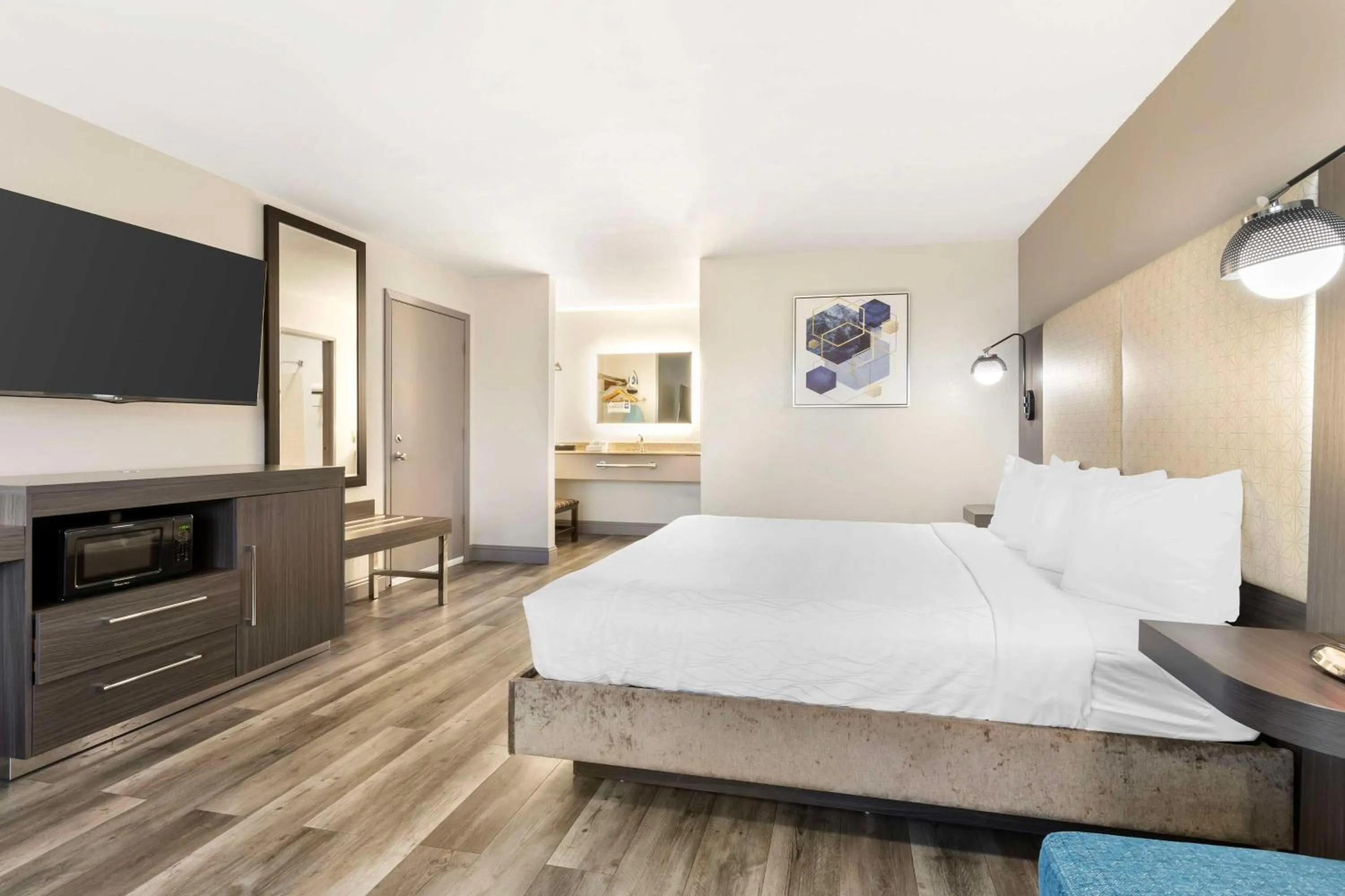 Bedroom in Best Western Marina State Beach