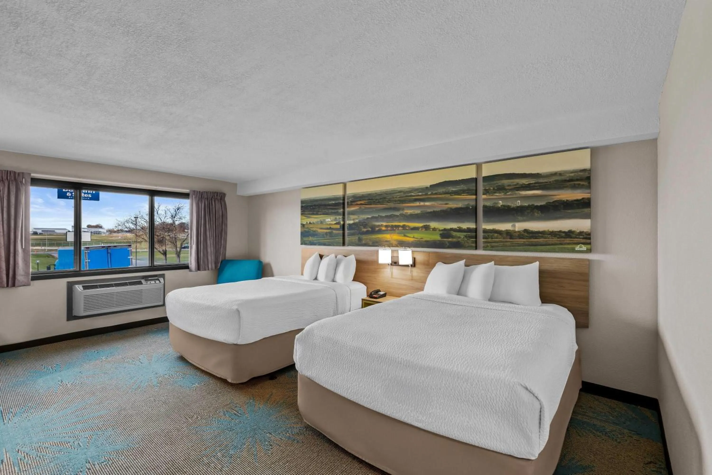 Bed in Days Inn & Suites by Wyndham Des Moines Airport