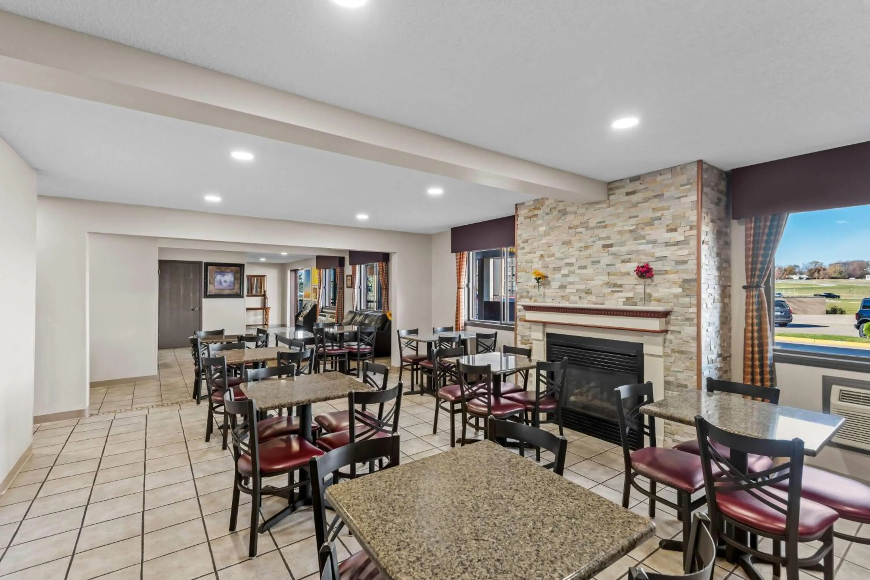 Restaurant/places to eat in Days Inn & Suites by Wyndham Des Moines Airport