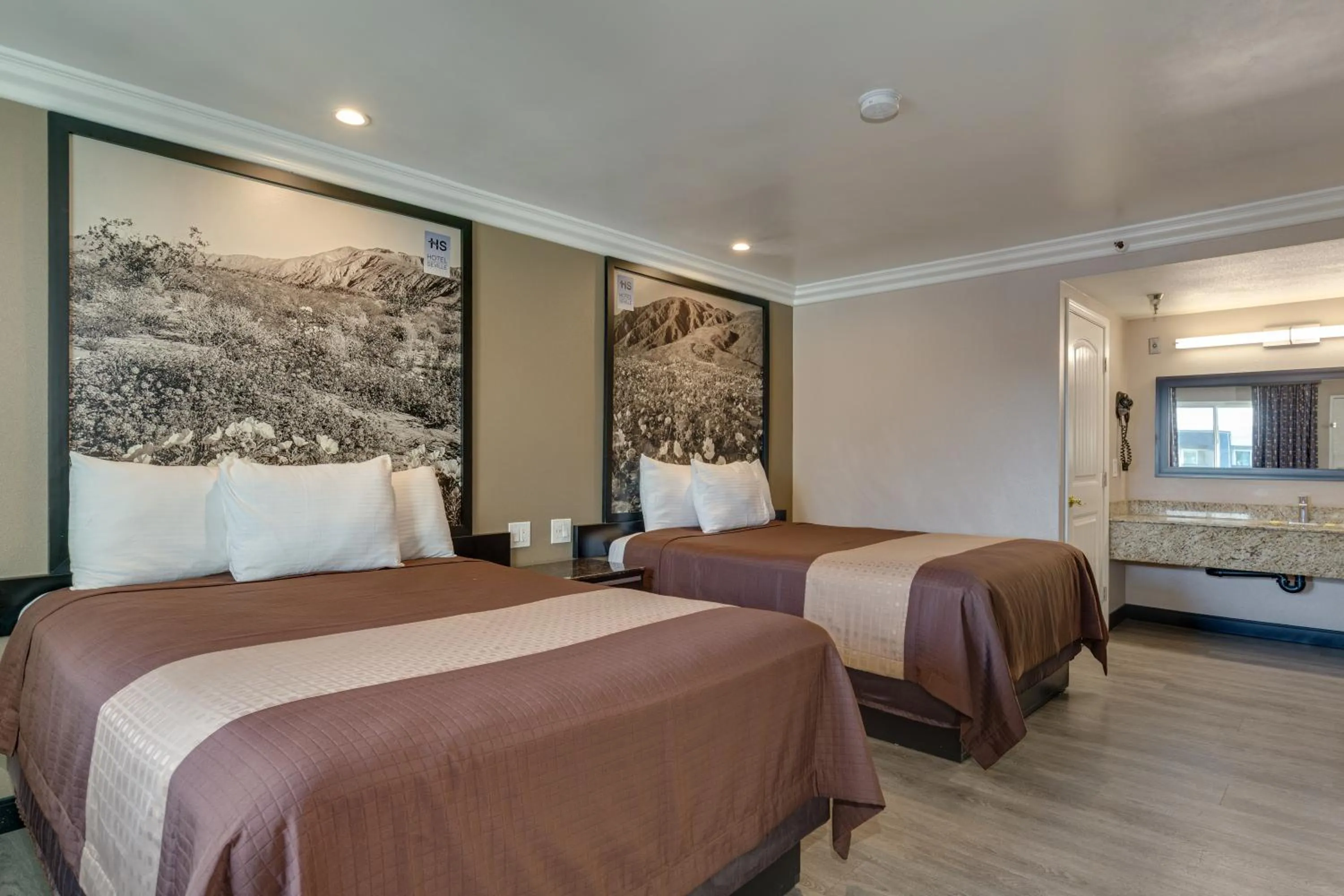 Bedroom, Bed in Hotel Seville - Ontario Airport/Chino