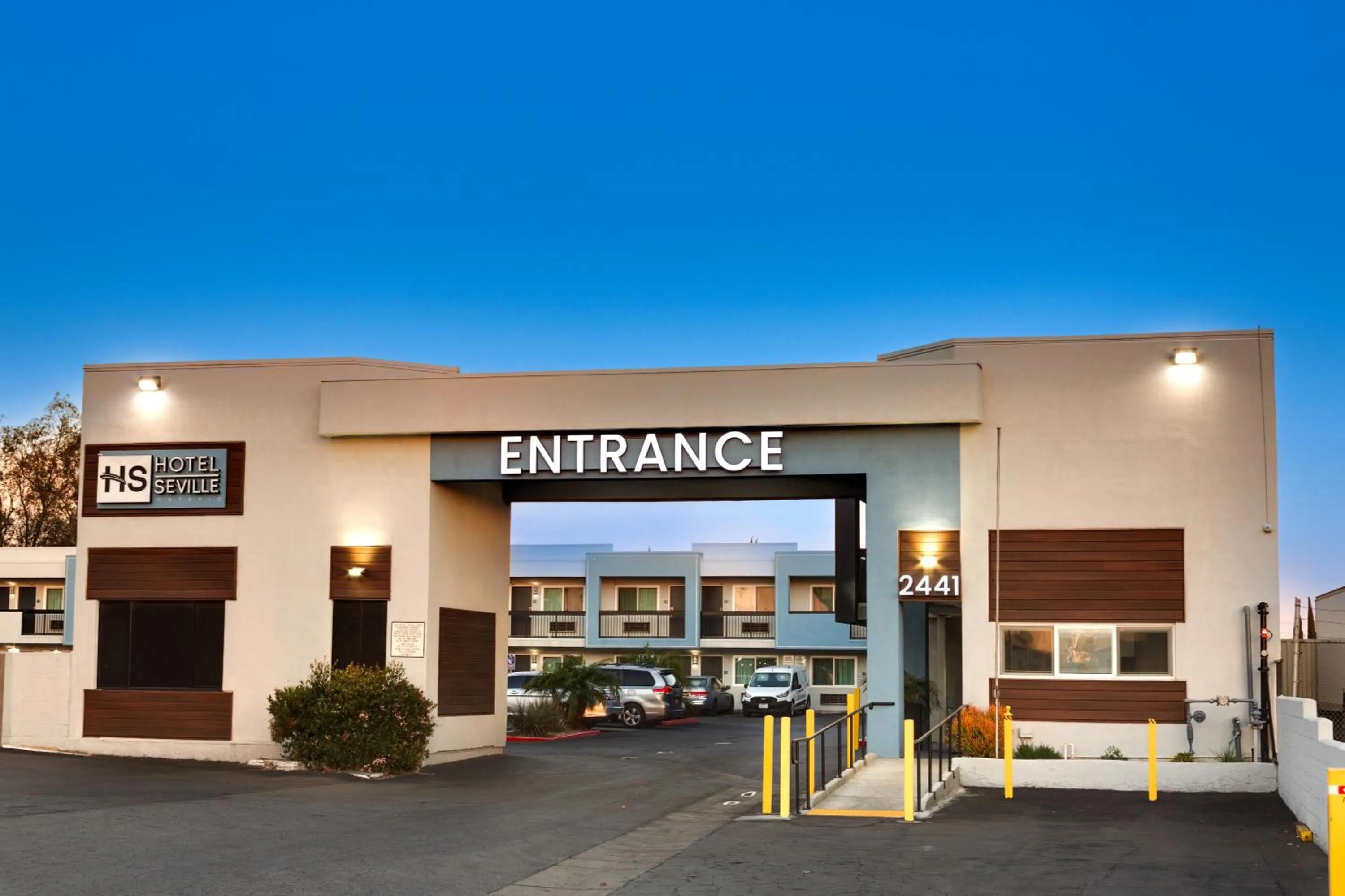 Property building in Hotel Seville - Ontario Airport/Chino