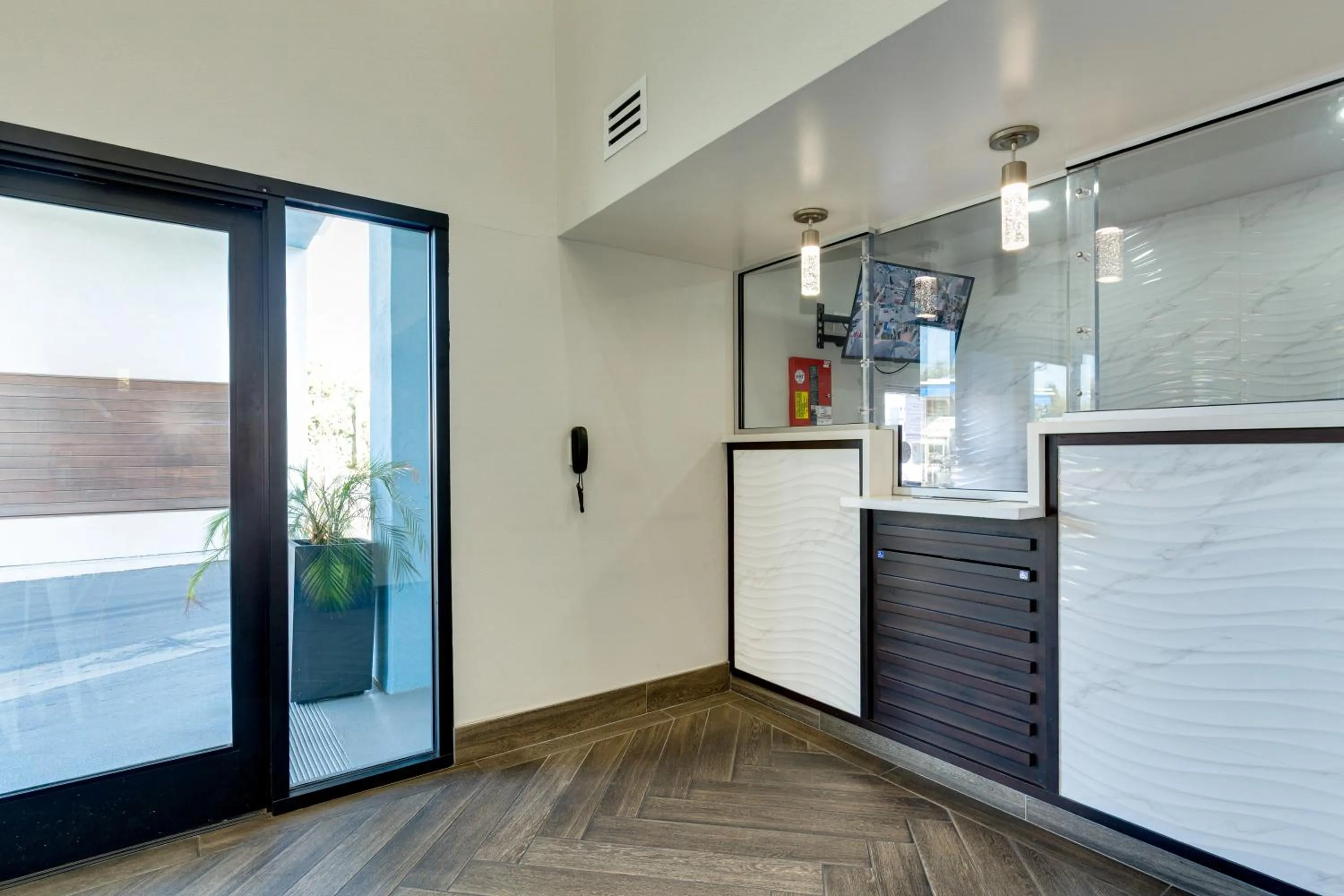 Lobby or reception in Hotel Seville - Ontario Airport/Chino