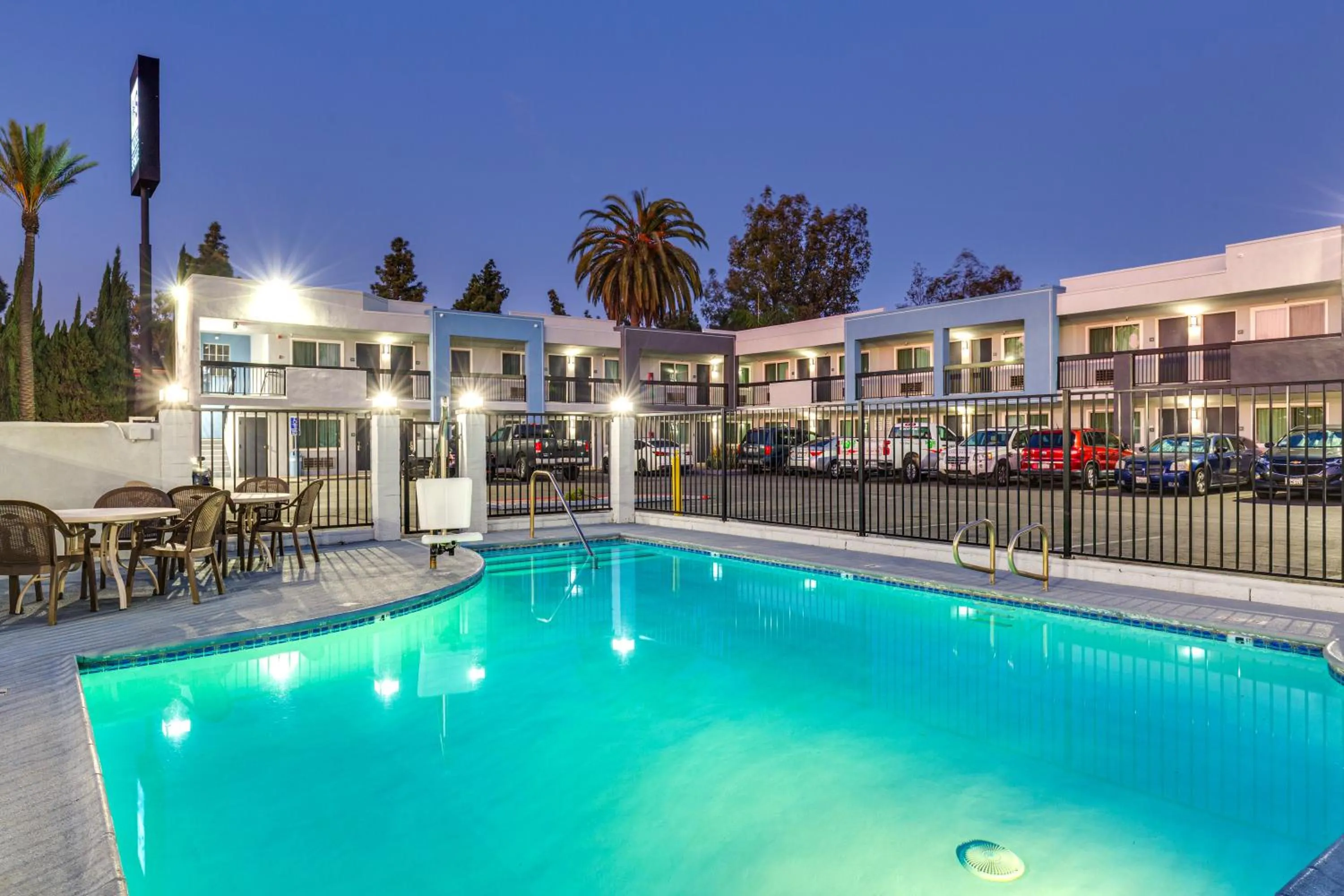 Property building in Hotel Seville - Ontario Airport/Chino