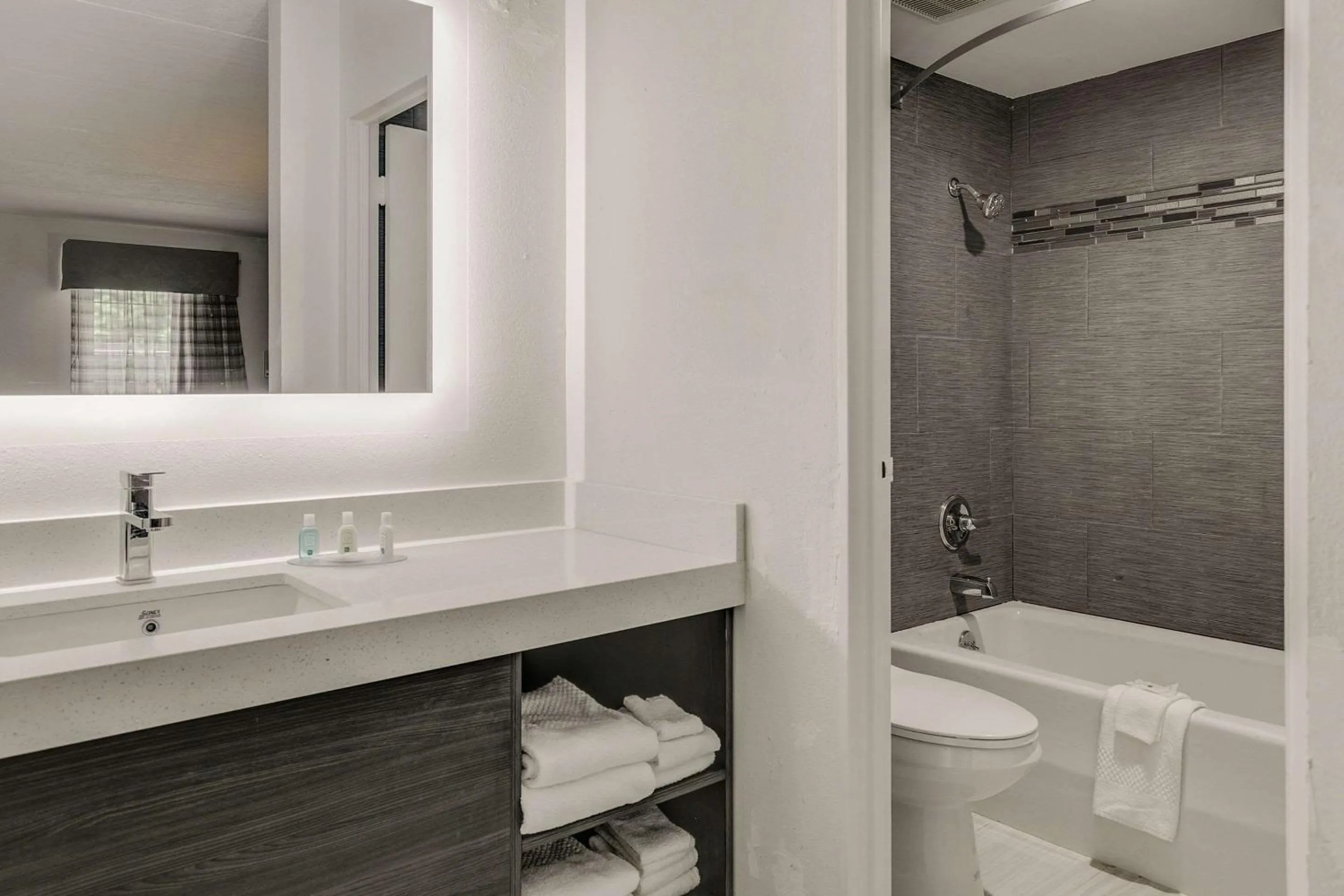 Bedroom in Quality Inn Elberton