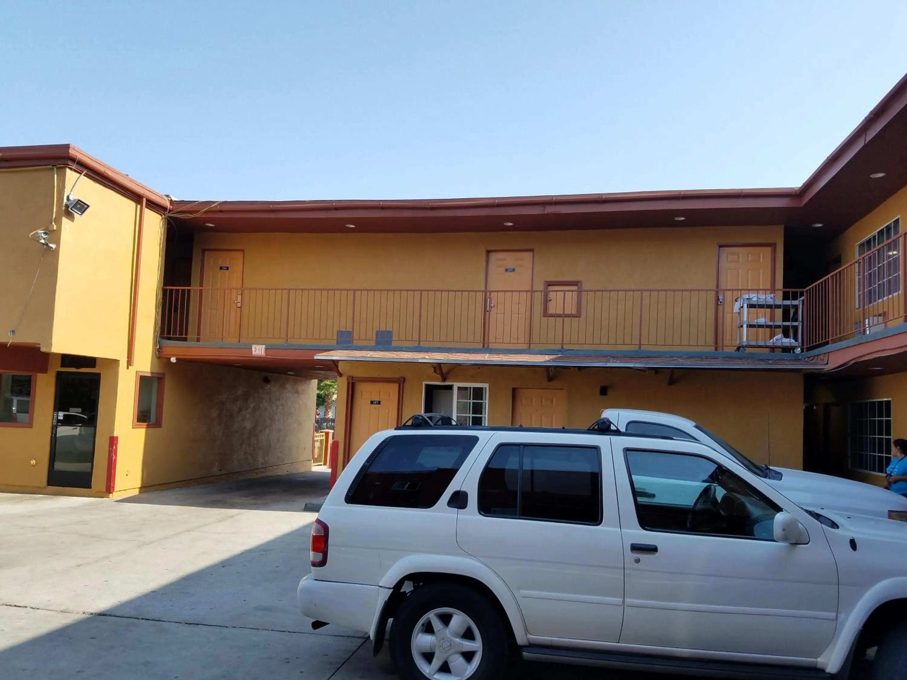 Property building in Central Inn Motel