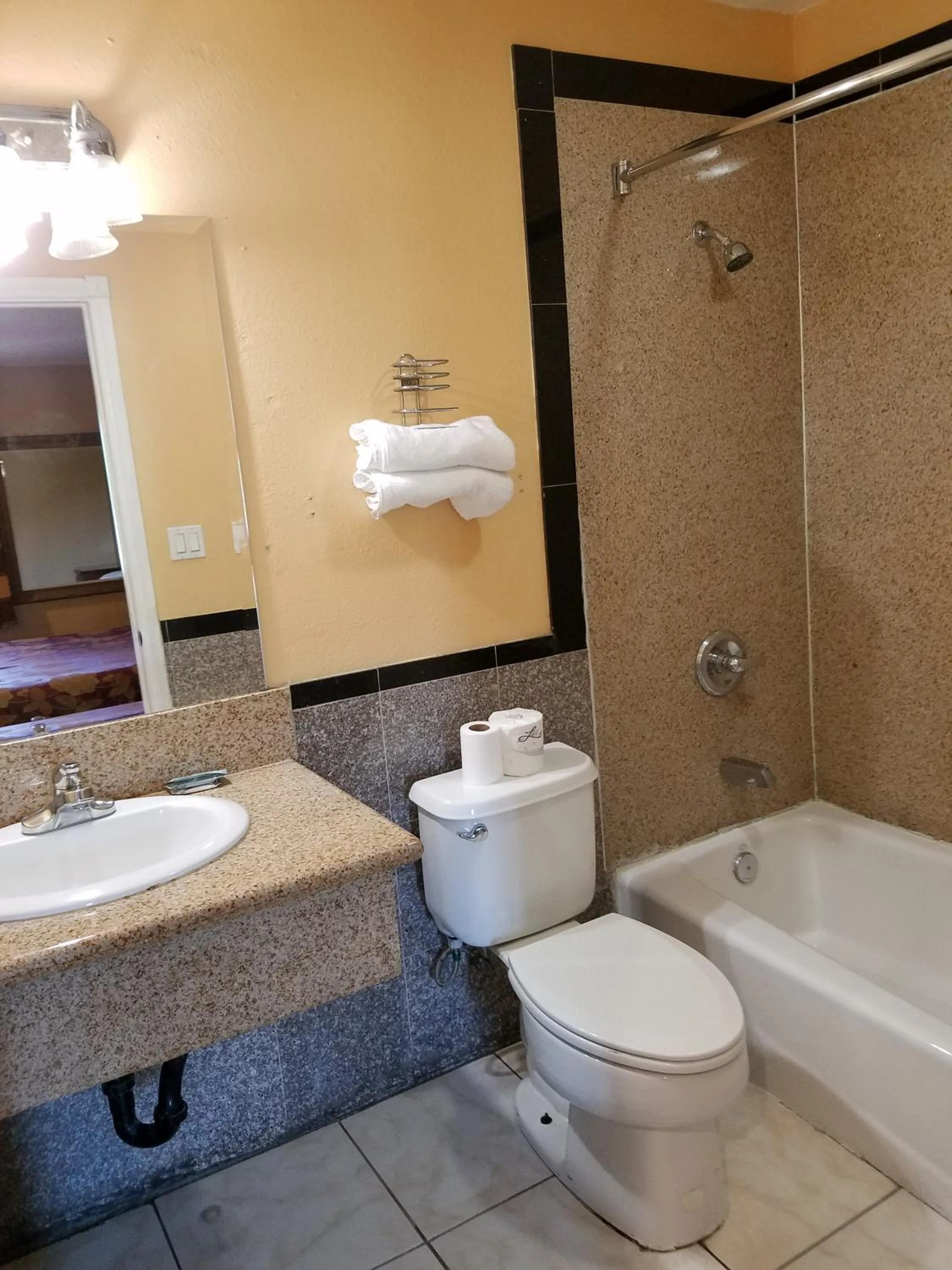 Shower in Central Inn Motel