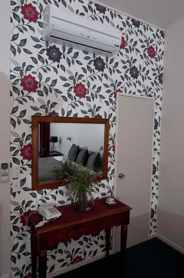 Decorative detail in Broadway Motel & Miro Court Villas